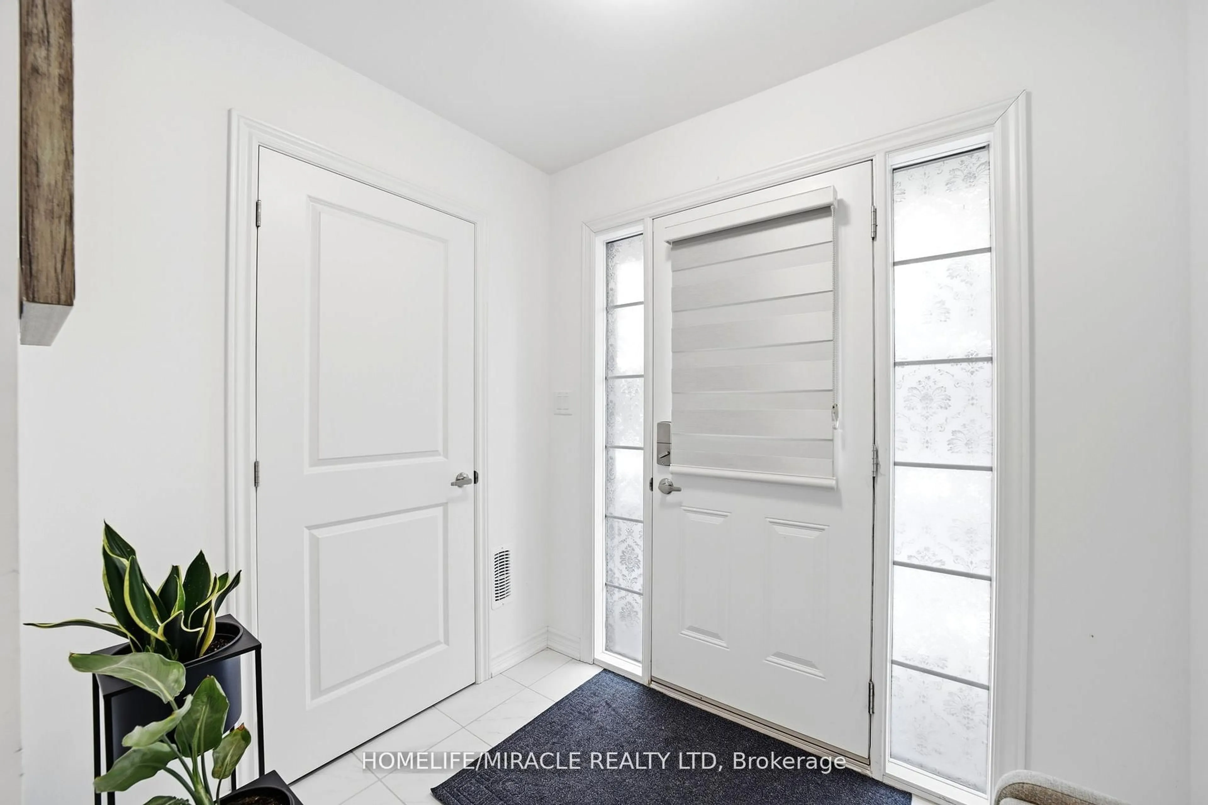 Indoor entryway for 461 Blackburn Dr #95, Brantford Ontario N3T 0W9