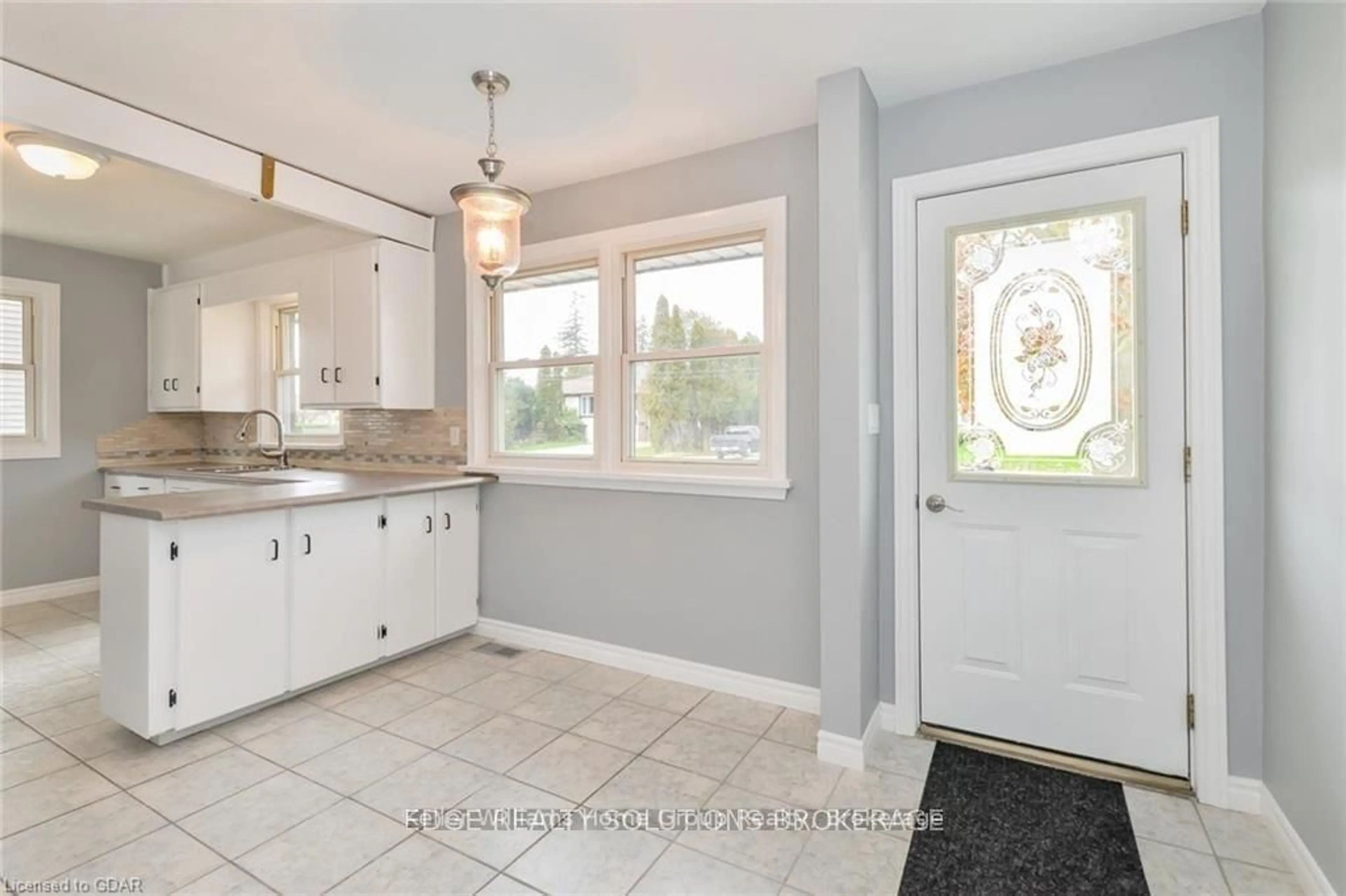 Open concept kitchen, ceramic/tile floor for 130 Forfar St, Centre Wellington Ontario N1M 1B2
