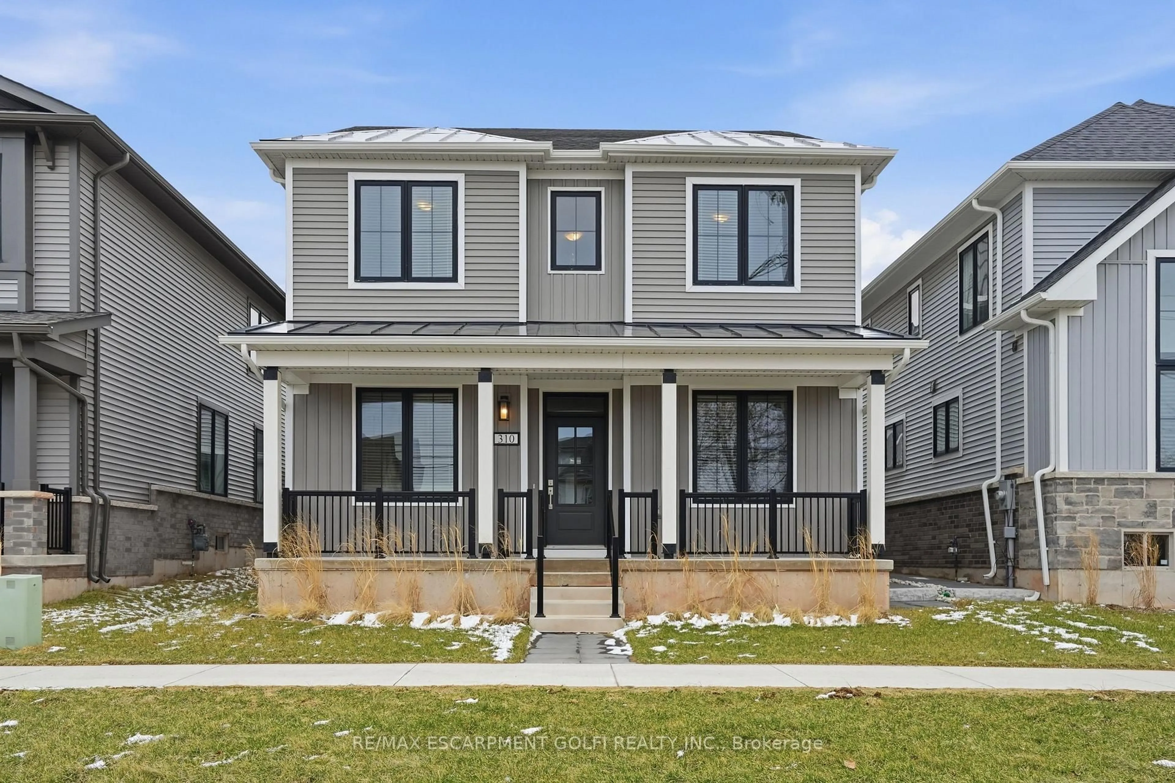 Home with vinyl exterior material, street for 310 Main St, Grimsby Ontario L3M 1S6