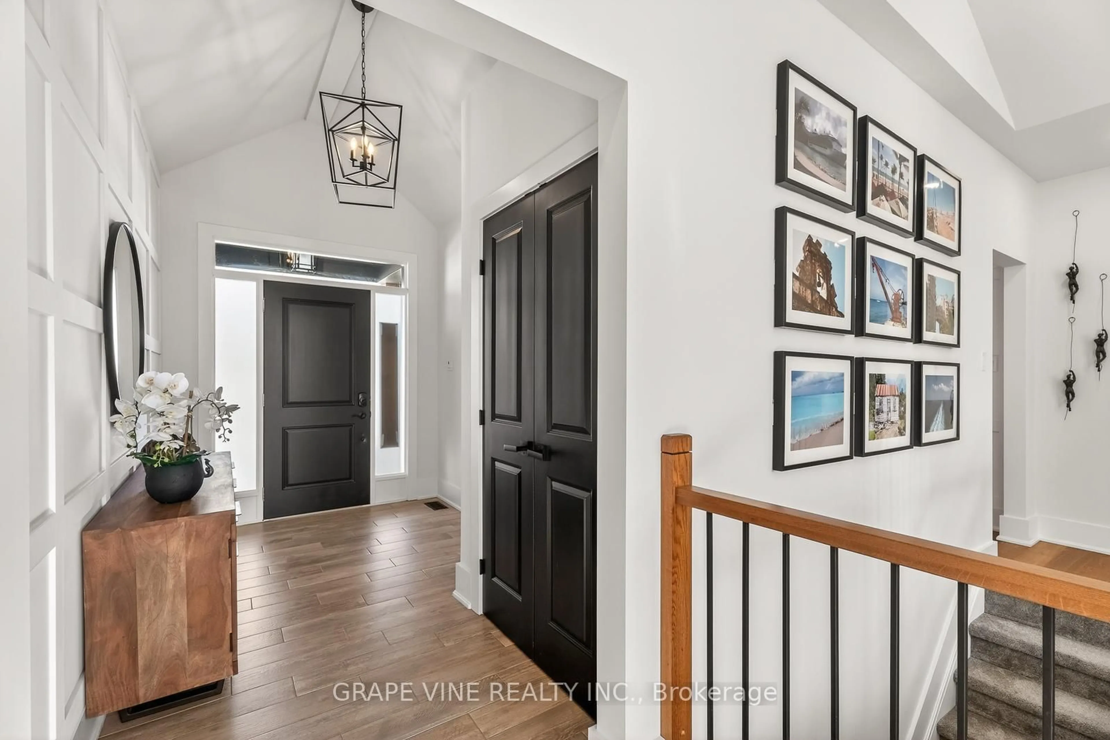 Indoor entryway for 55 Dr Neelin Dr, Richmond Ontario K0A 2Z0