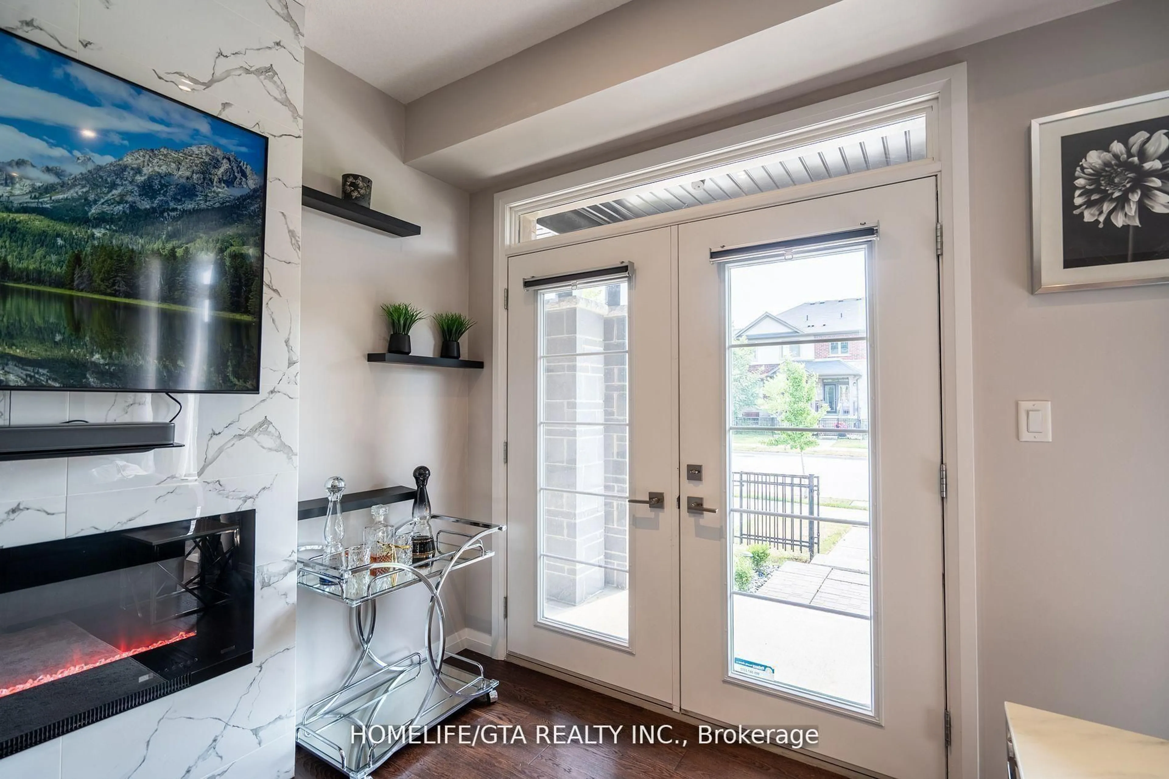 Indoor entryway for 12 Shay Lane, Hamilton Ontario L9G 0G5