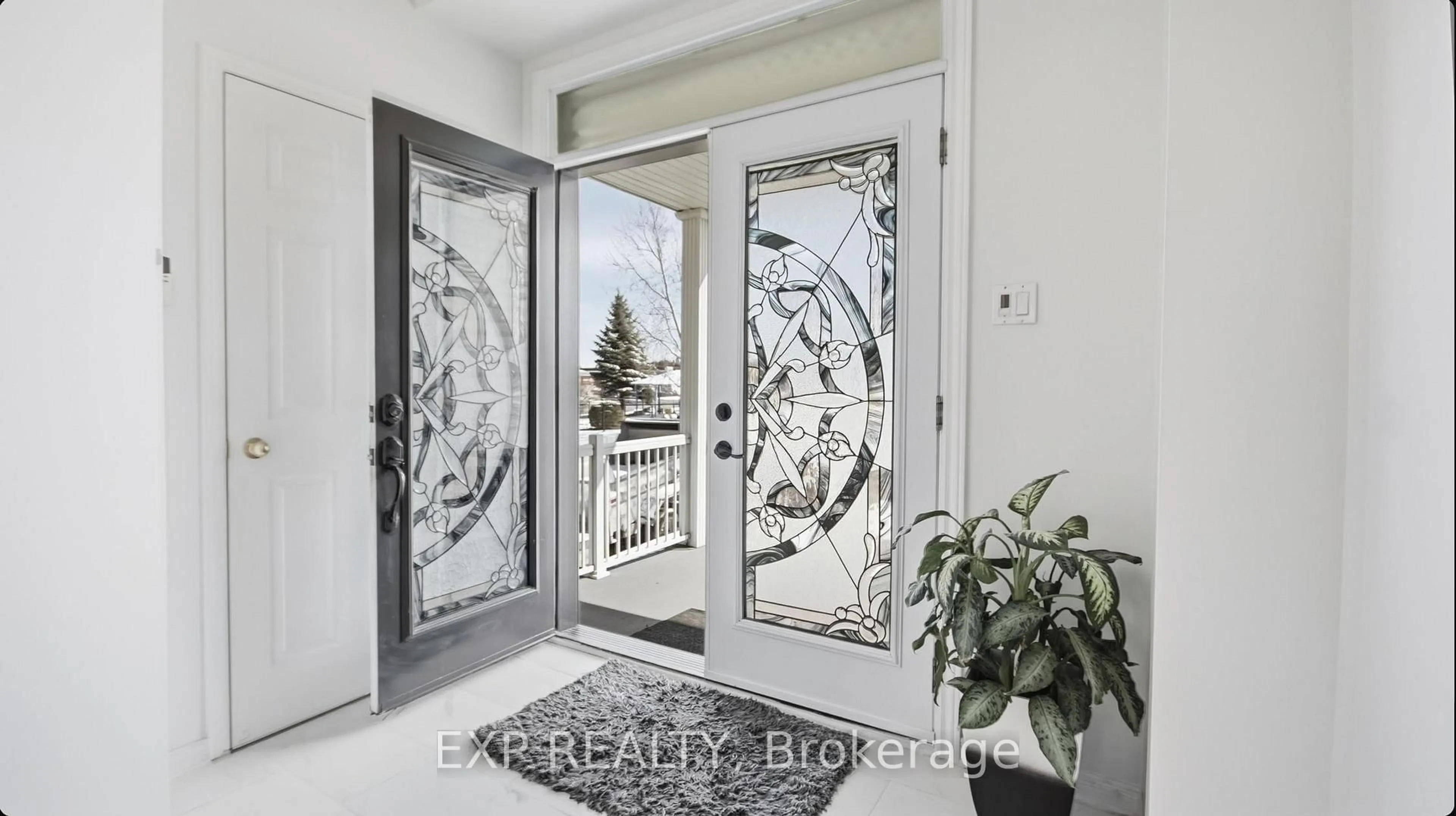 Indoor entryway for 222 DEERCROFT Ave, Nepean Ontario K2J 5K1