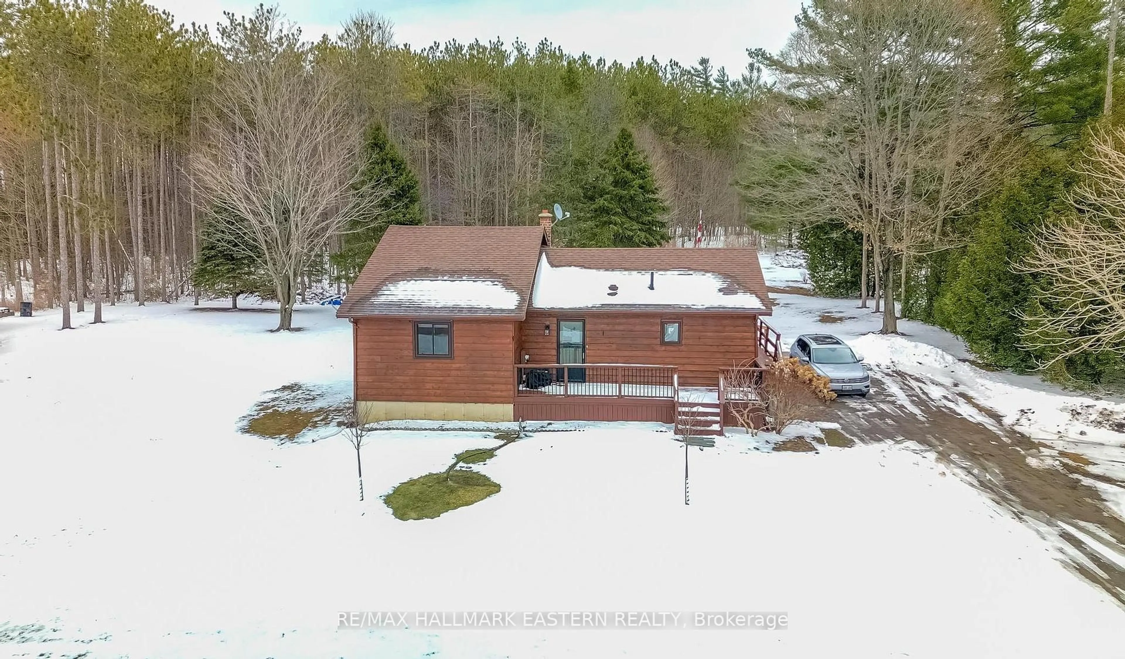 A pic from outside/outdoor area/front of a property/back of a property/a pic from drone, building for 5219 Hillview Dr, Hamilton Township Ontario K0K 2H0