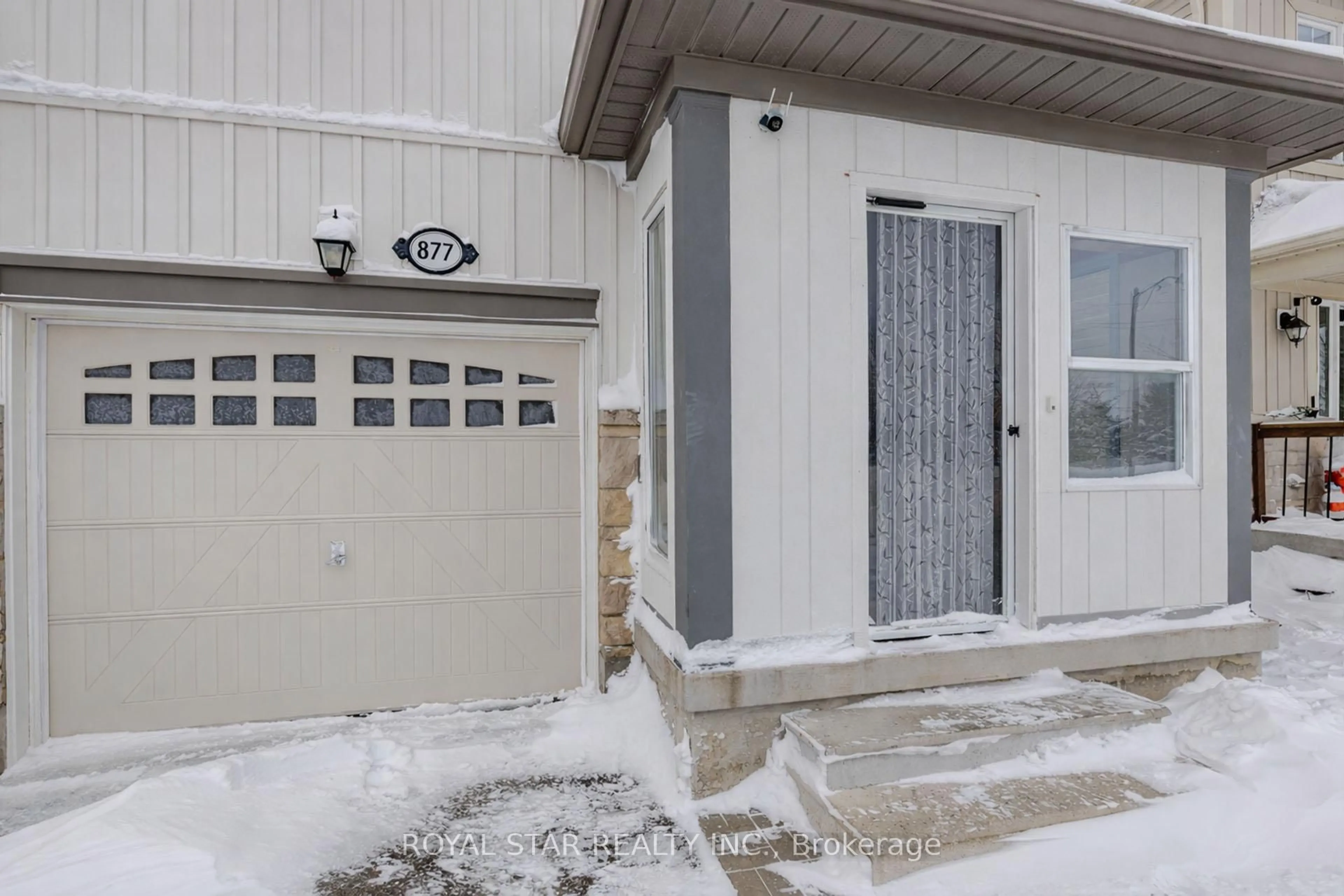 Indoor entryway for 877 Cook Cres, Shelburne Ontario L9V 3V1
