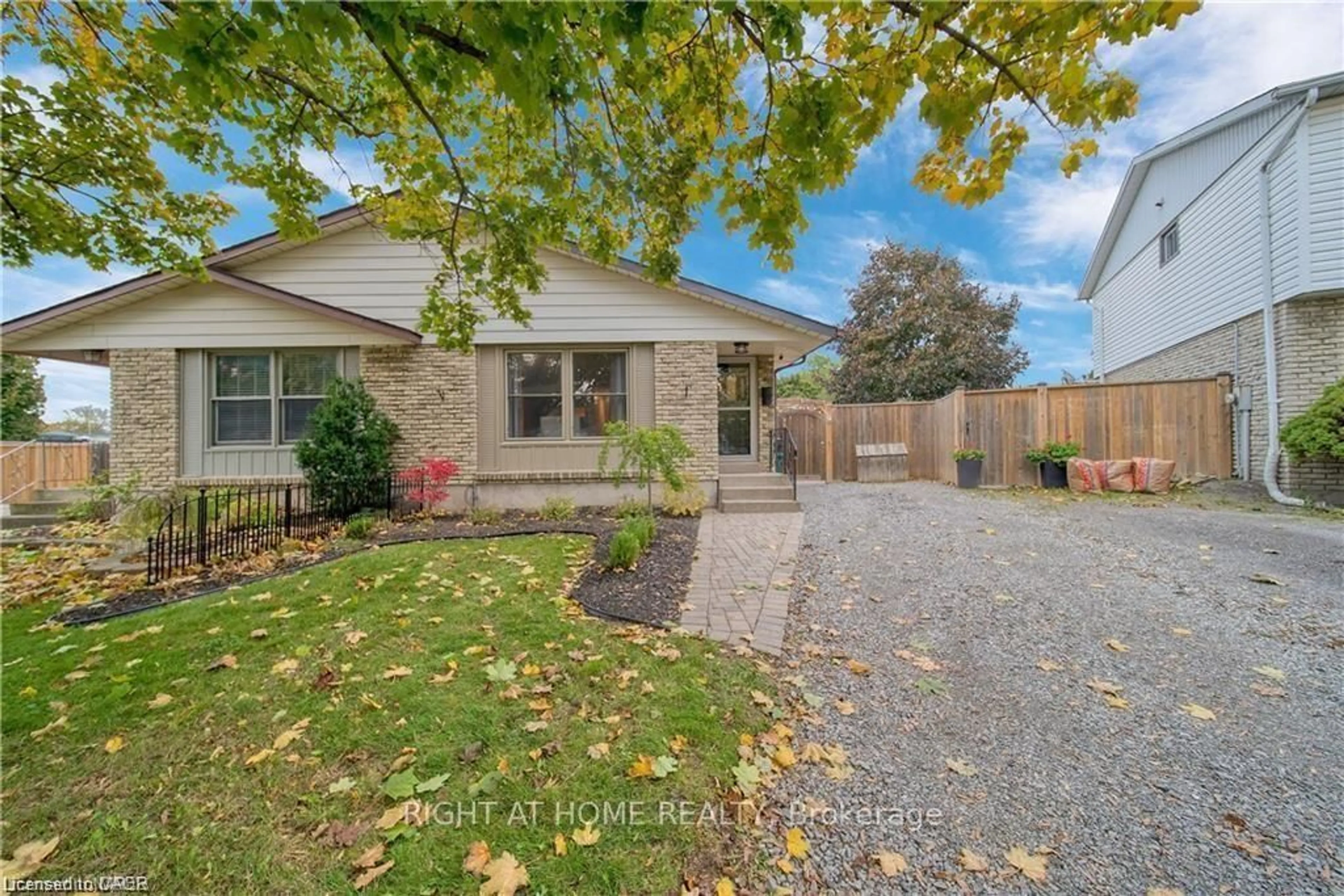 Unknown for 6 Bardadyn Crt, St. Catharines Ontario L2N 6R2