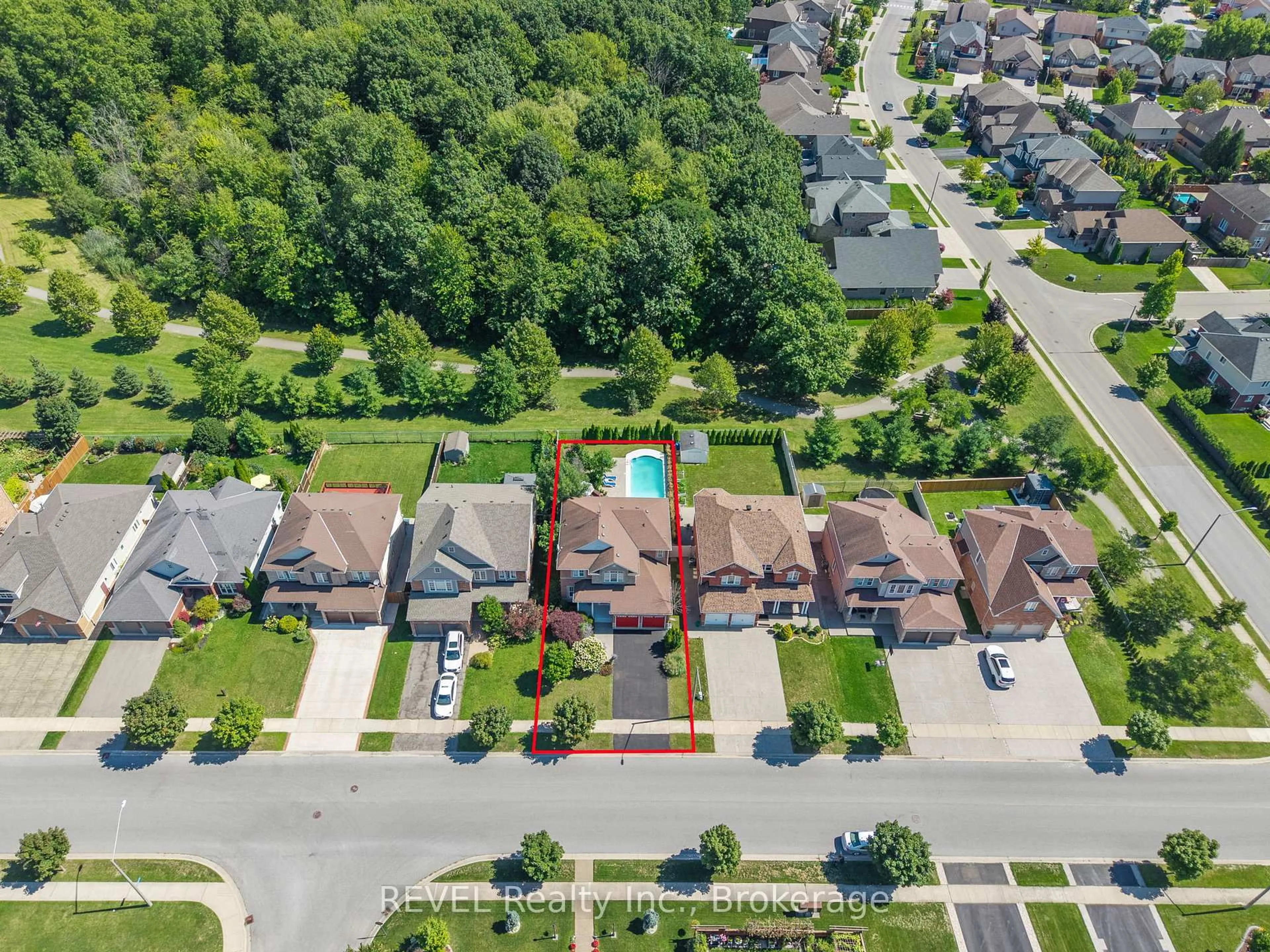 A pic from outside/outdoor area/front of a property/back of a property/a pic from drone, street for 6440 ST. MICHAEL Ave, Niagara Falls Ontario L2H 0C5