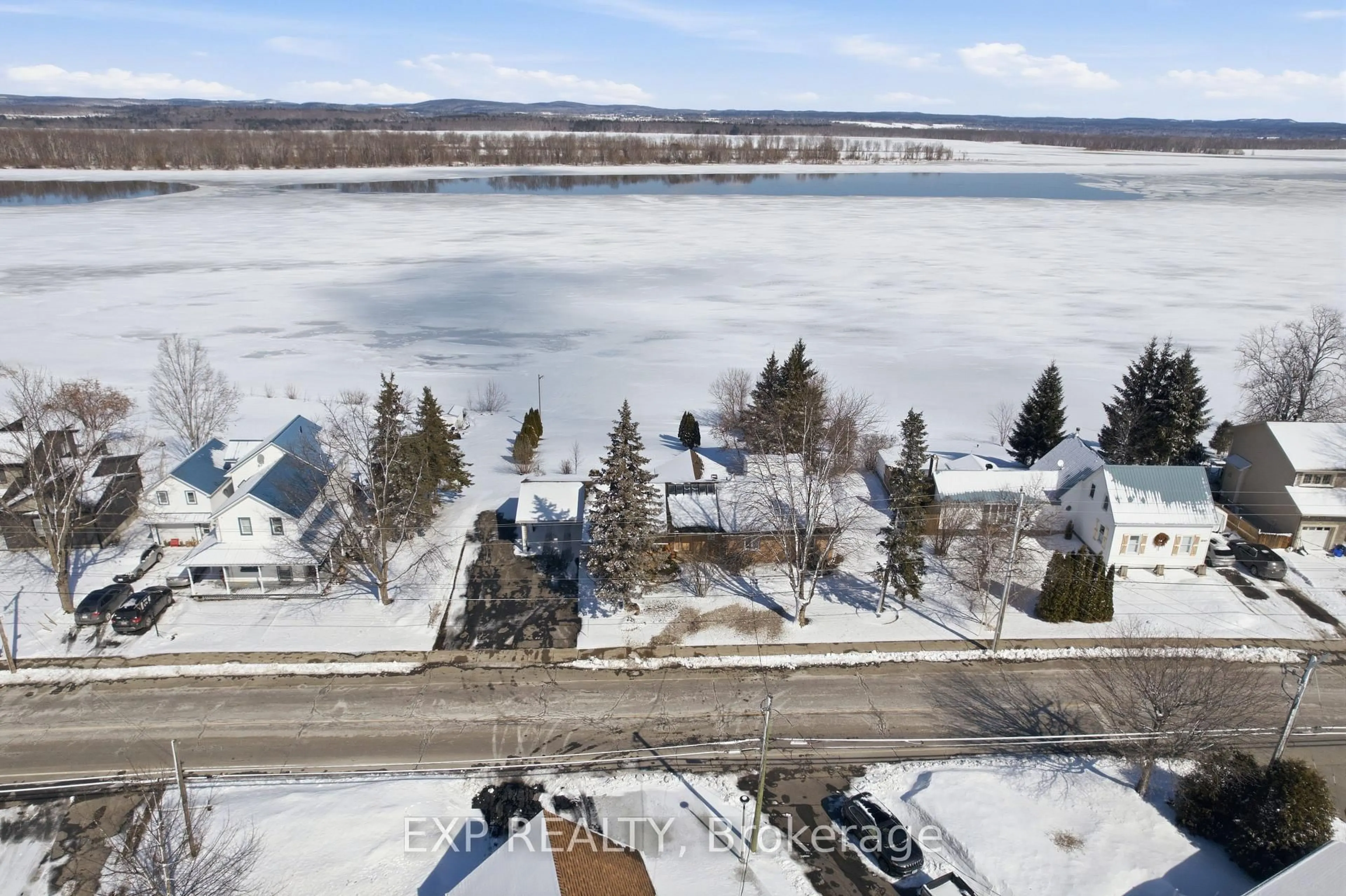 A pic from outside/outdoor area/front of a property/back of a property/a pic from drone, water/lake/river/ocean view for 3145 PRINCIPALE St, Alfred and Plantagenet Ontario K0A 3K0