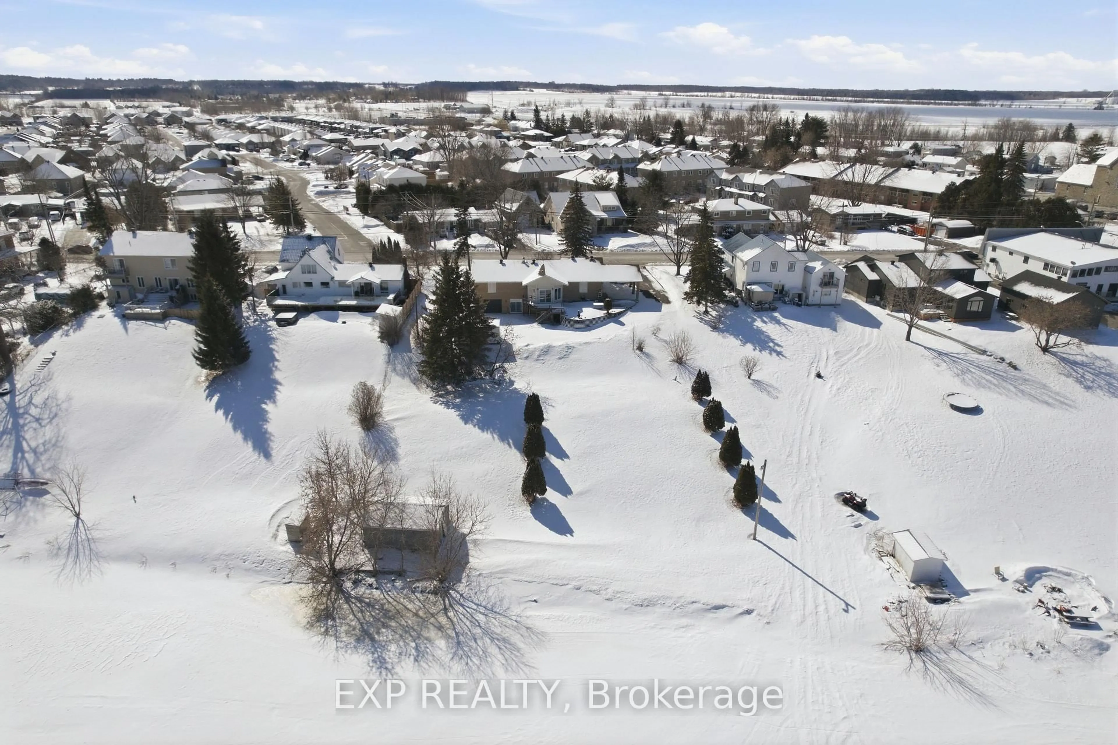 A pic from outside/outdoor area/front of a property/back of a property/a pic from drone, street for 3145 PRINCIPALE St, Alfred and Plantagenet Ontario K0A 3K0