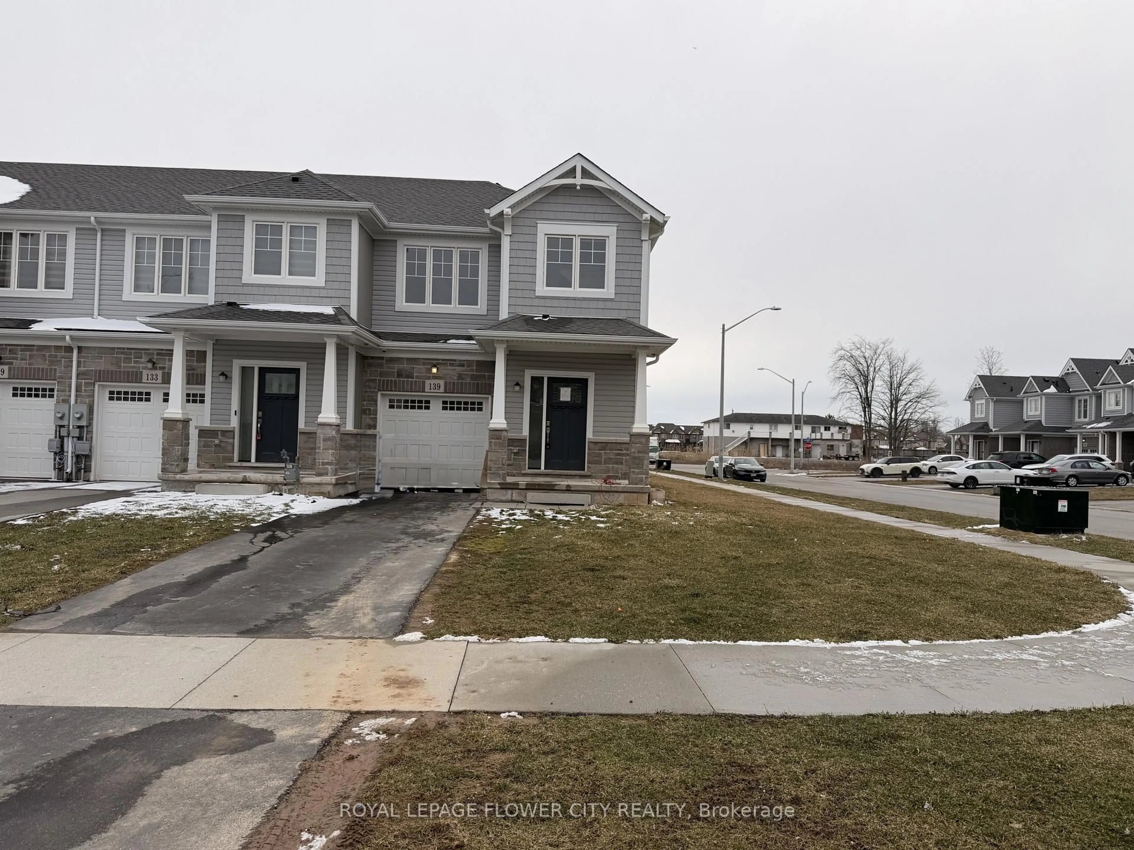 A pic from outside/outdoor area/front of a property/back of a property/a pic from drone, street for 139 Sunflower Pl, Welland Ontario L3C 0H9