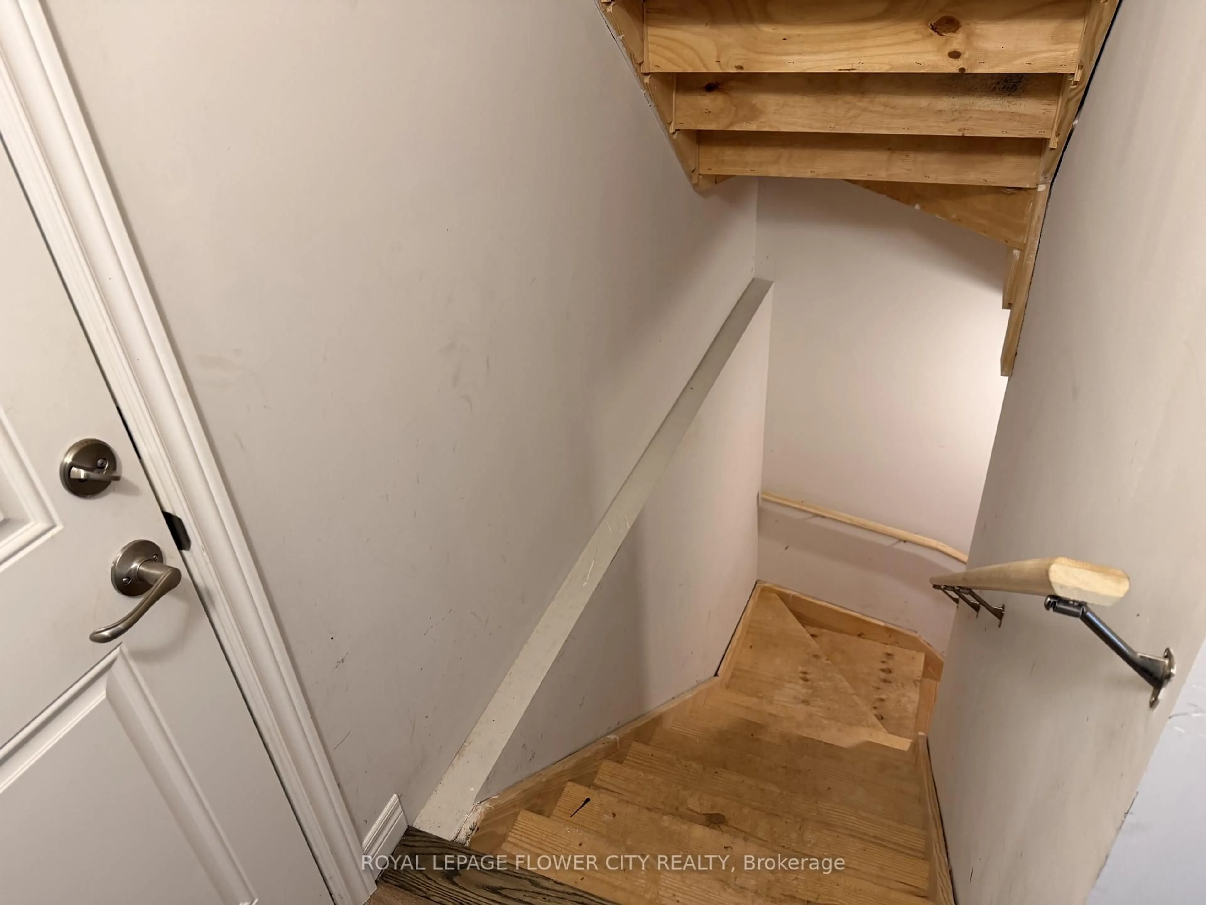 Stairs for 139 Sunflower Pl, Welland Ontario L3C 0H9