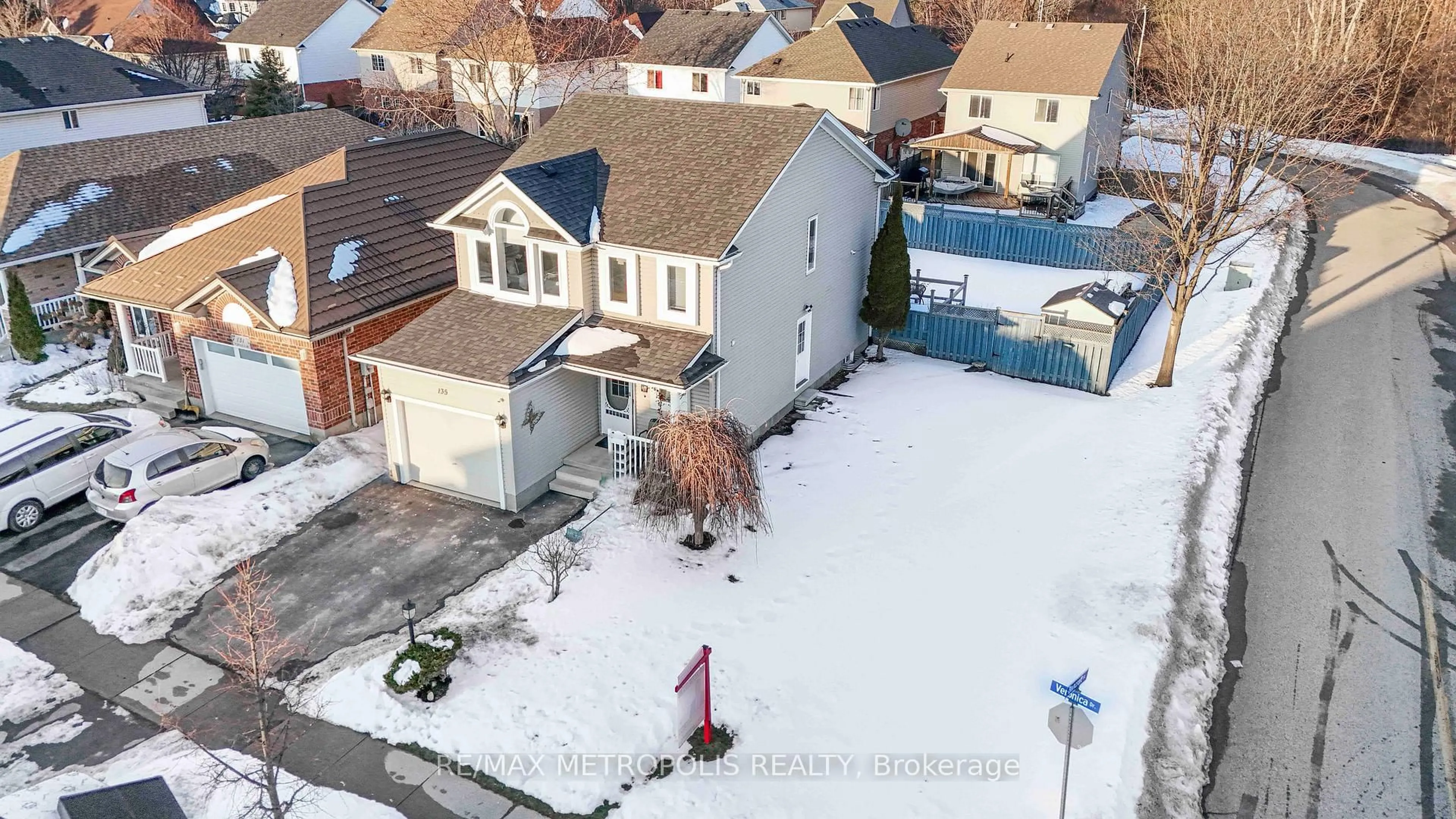 A pic from outside/outdoor area/front of a property/back of a property/a pic from drone, street for 135 Veronica Dr, Kitchener Ontario N2A 4E6
