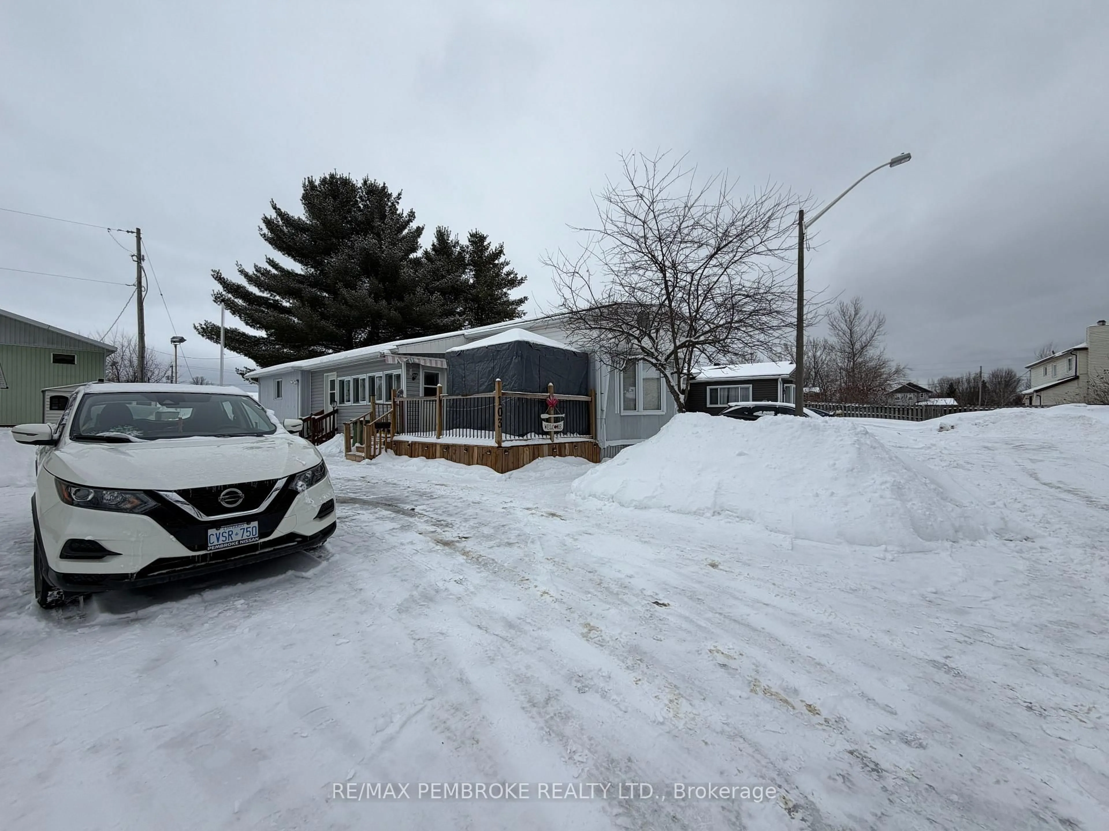 Unknown for 103 Pinehurst Estates, Petawawa Ontario K8H 2H2