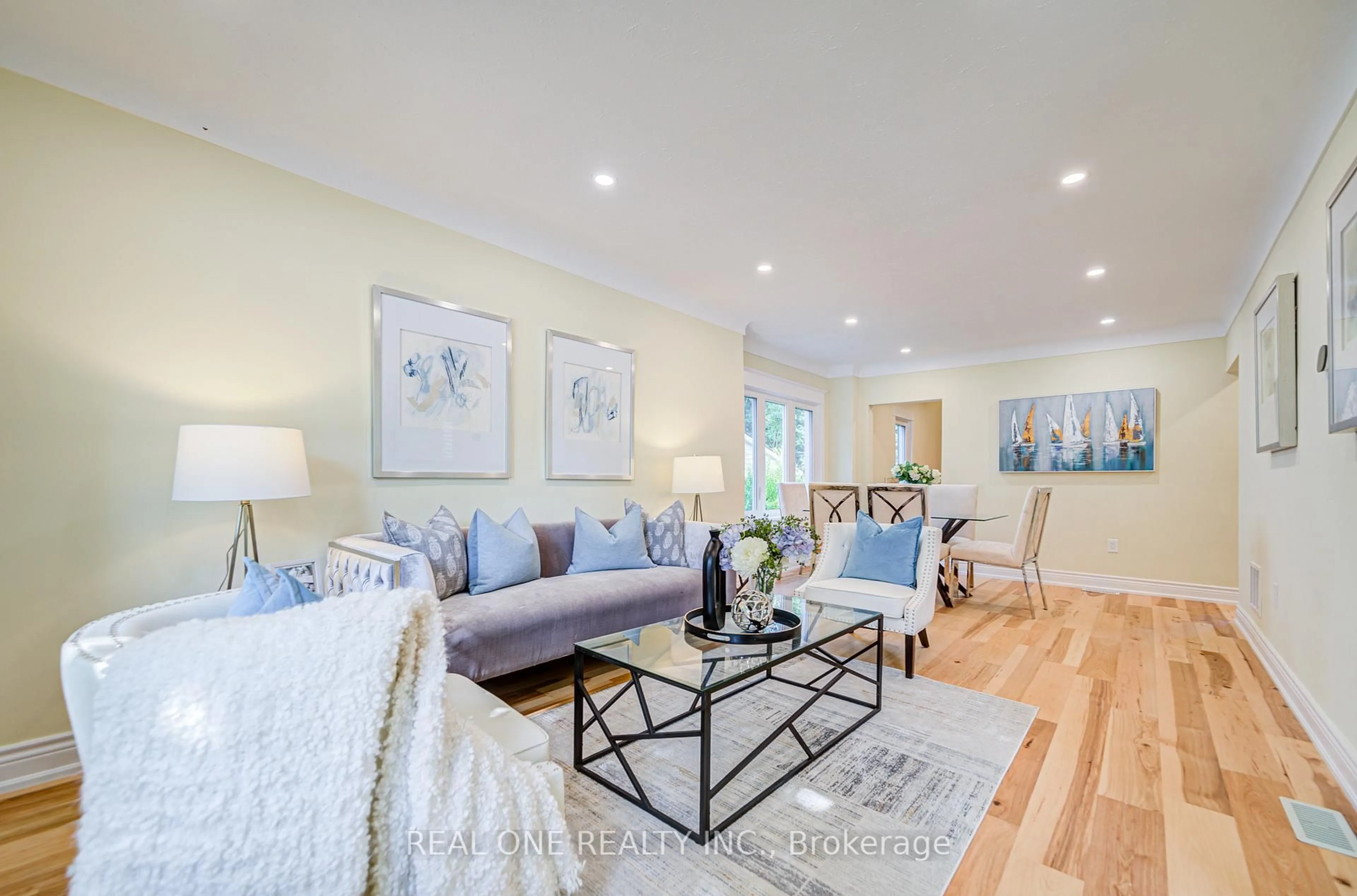 Living room with furniture, unknown for 4052 SAINT JAMES Ave, Niagara Falls Ontario L2E 6H6