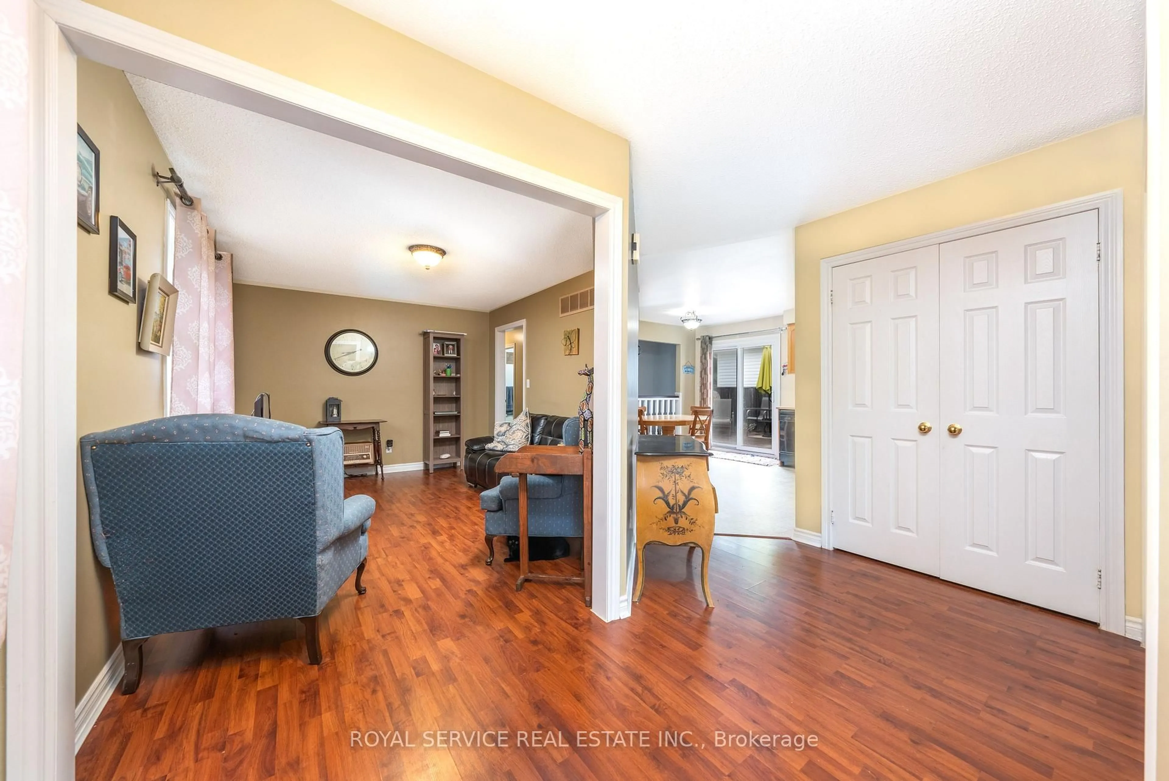 Indoor entryway for 755 Greer Cres, Cobourg Ontario K9A 5N7