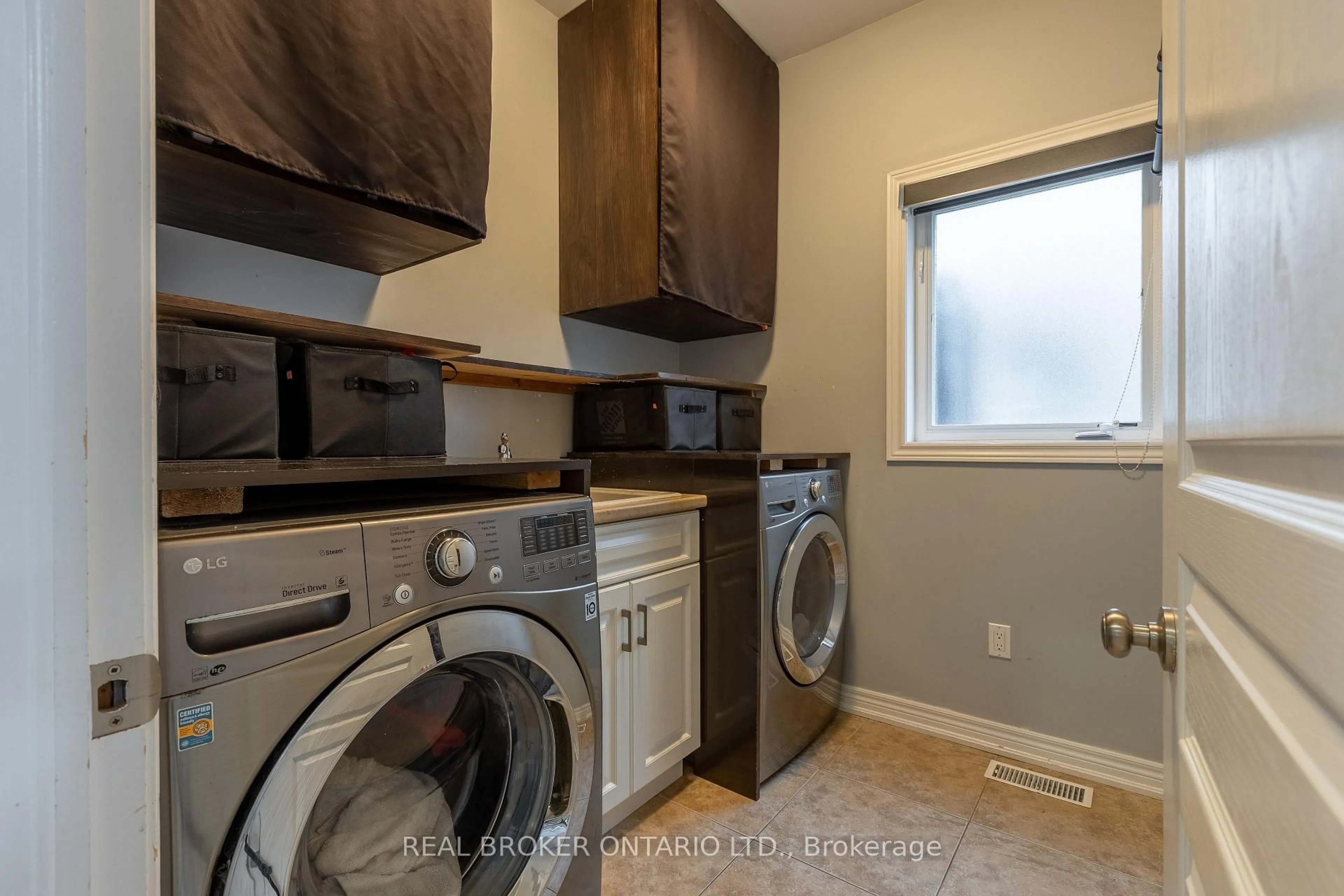 Laundry room for 50 Gaiser Rd, Welland Ontario L3C 0B5