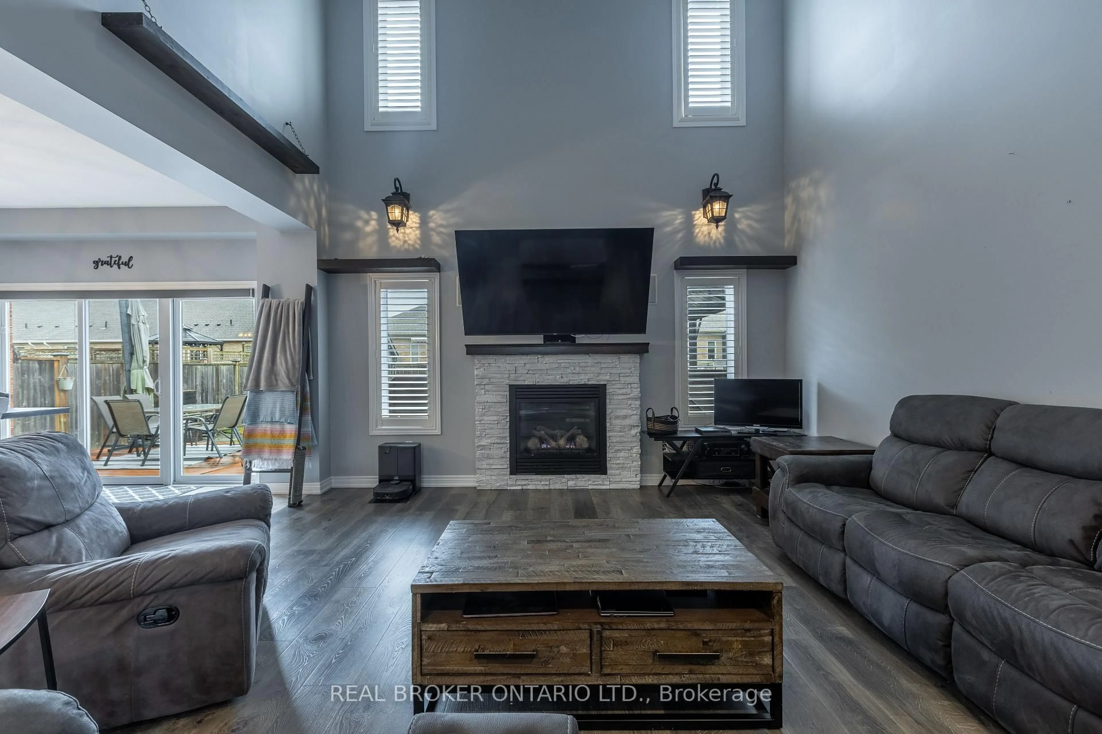 Living room with furniture, unknown for 50 Gaiser Rd, Welland Ontario L3C 0B5