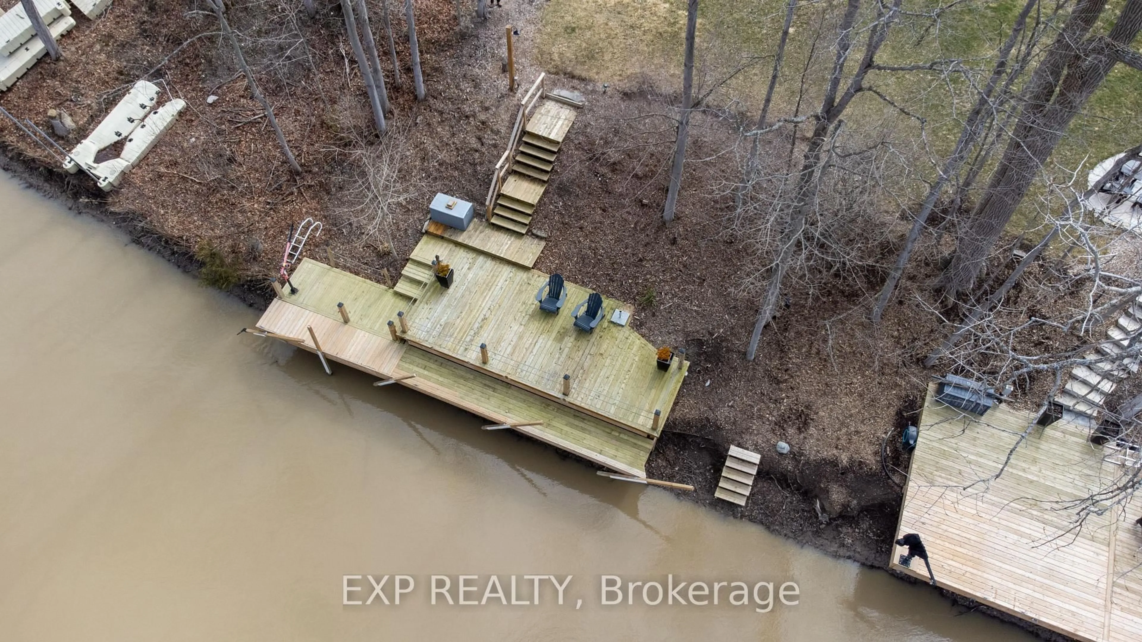 A pic from outside/outdoor area/front of a property/back of a property/a pic from drone, building for 89 Gill Rd, Lambton Shores Ontario N0M 1T0