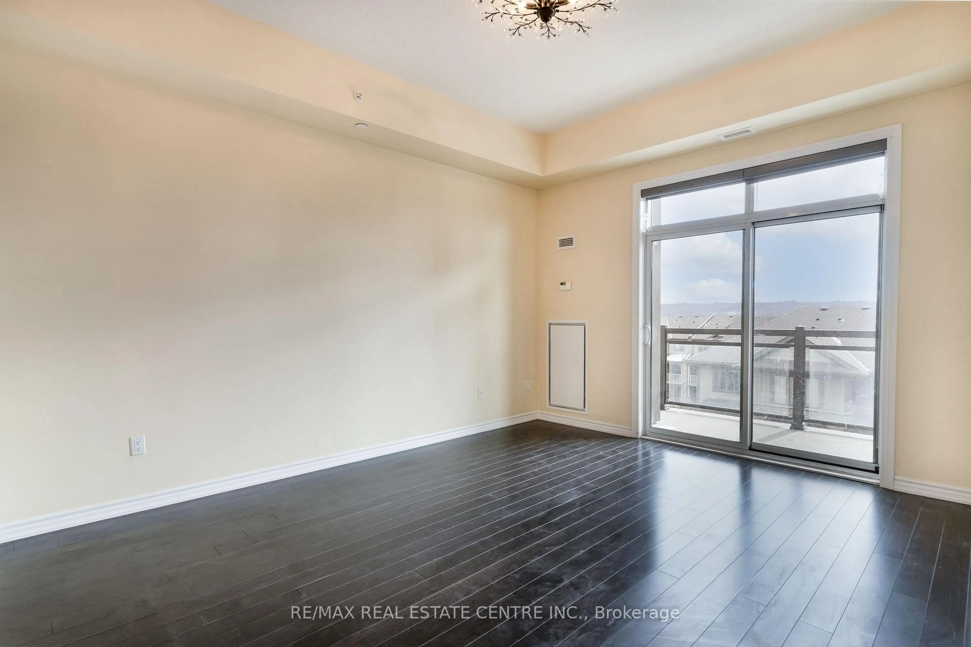 A pic of a room for 35 Southshore Cres #413, Hamilton Ontario L8E 0J2