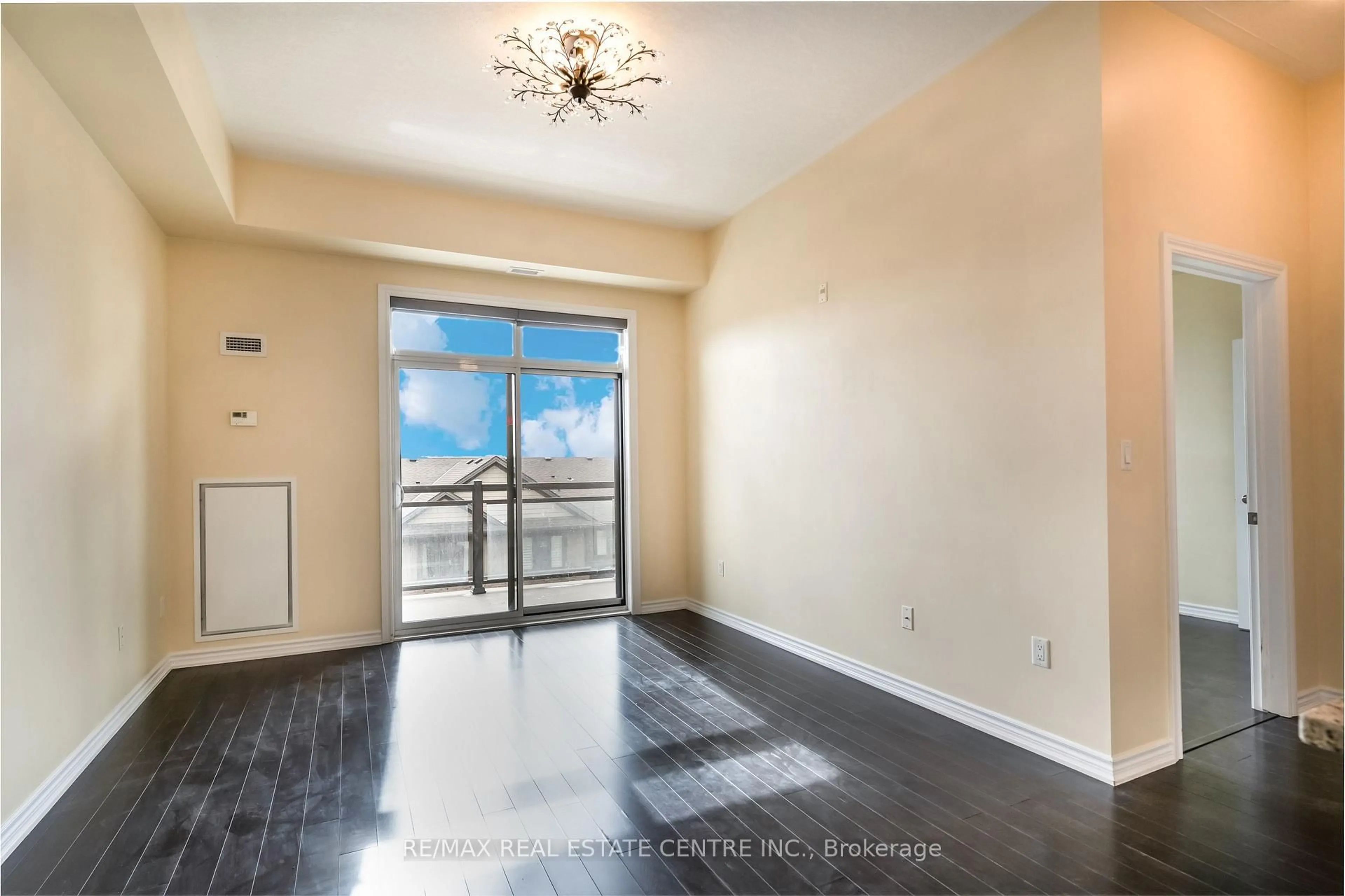 A pic of a room for 35 Southshore Cres #413, Hamilton Ontario L8E 0J2