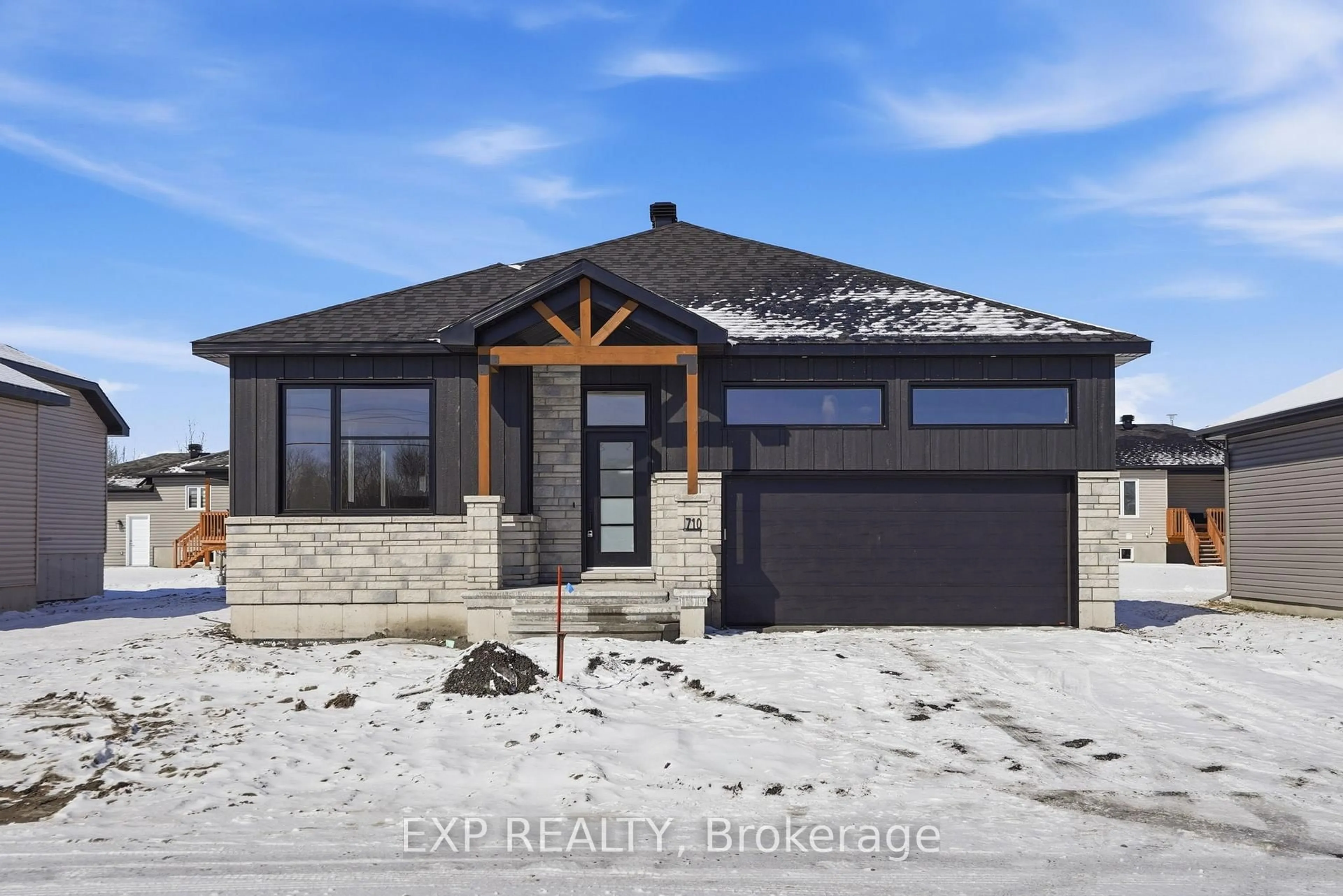 Home with brick exterior material, unknown for 710 West St, Hawkesbury Ontario K6A 3X1