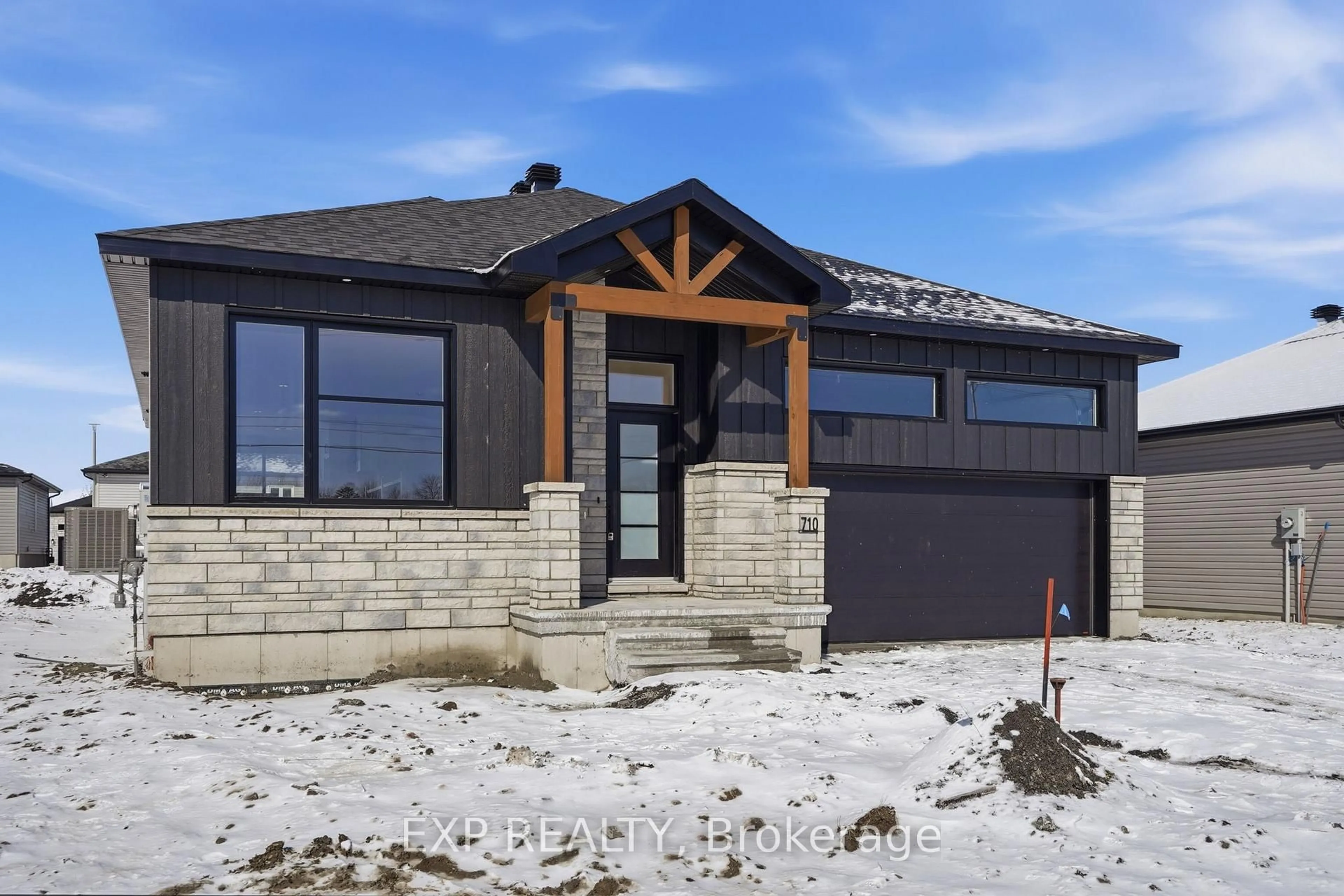 Home with brick exterior material, unknown for 710 West St, Hawkesbury Ontario K6A 3X1