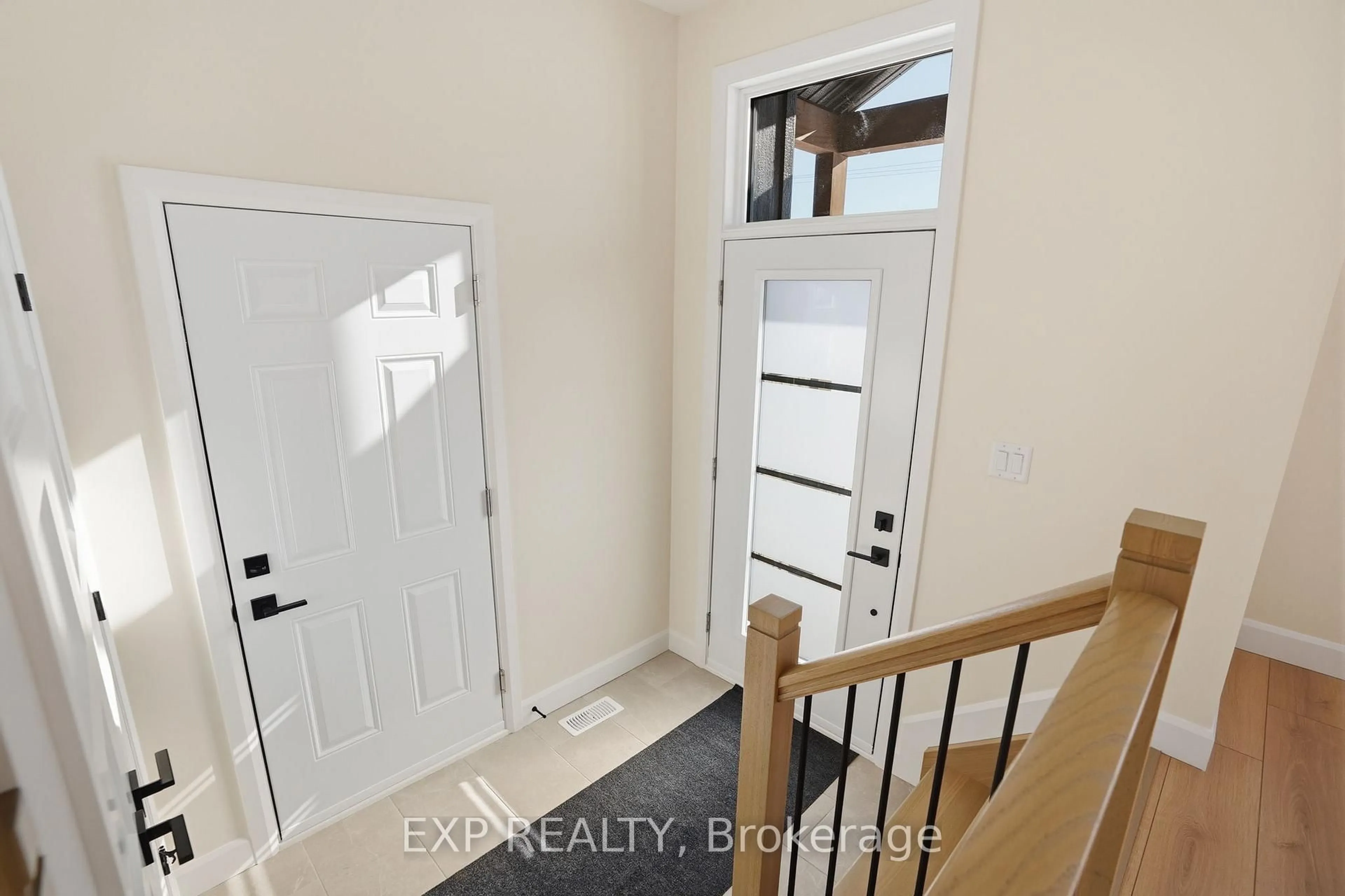 Indoor entryway for 710 West St, Hawkesbury Ontario K6A 3X1