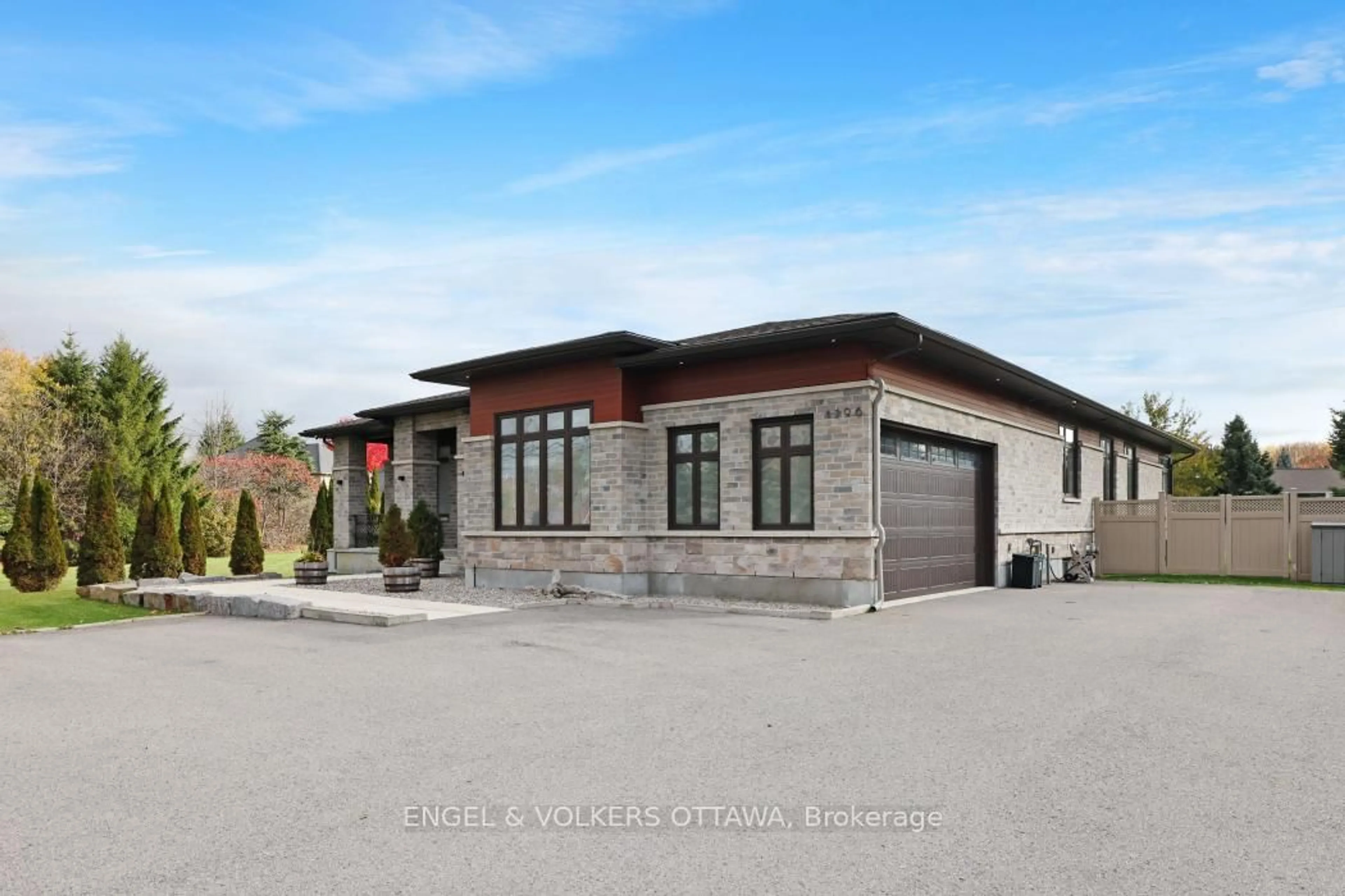 Home with brick exterior material, building for 1296 Bankfield Rd, Ottawa Ontario K4M 1C4