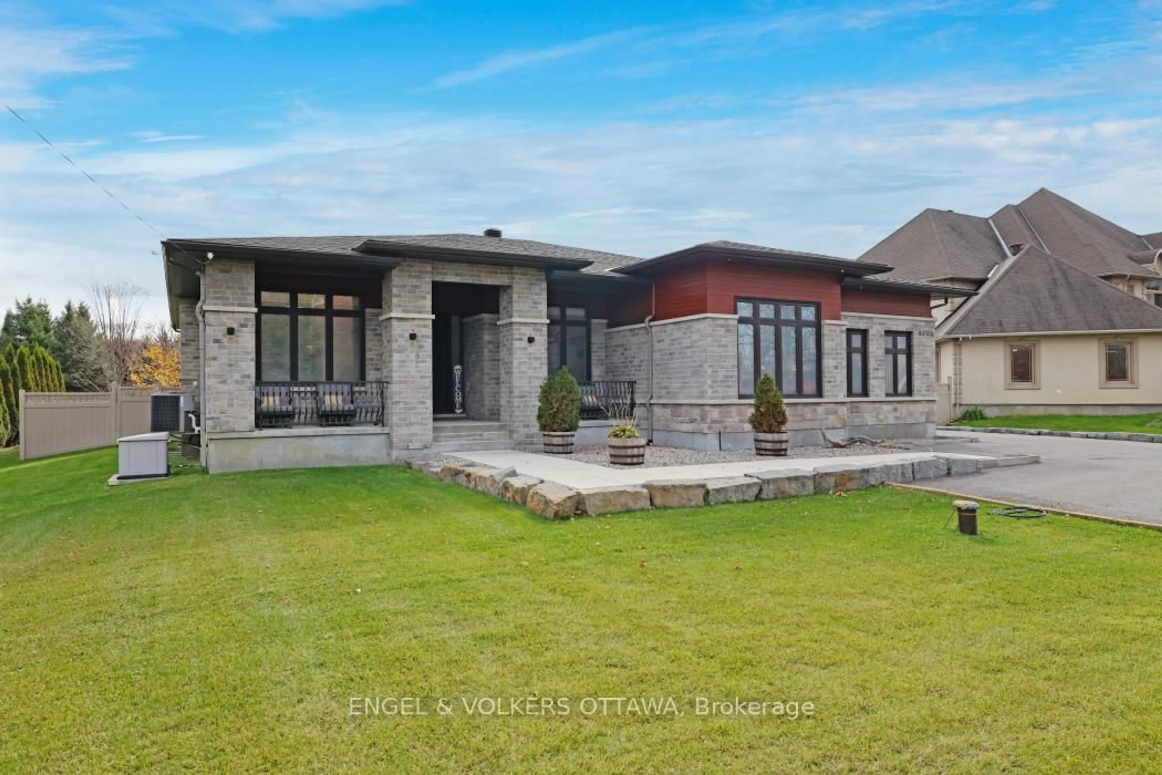 Home with brick exterior material, unknown for 1296 Bankfield Rd, Ottawa Ontario K4M 1C4