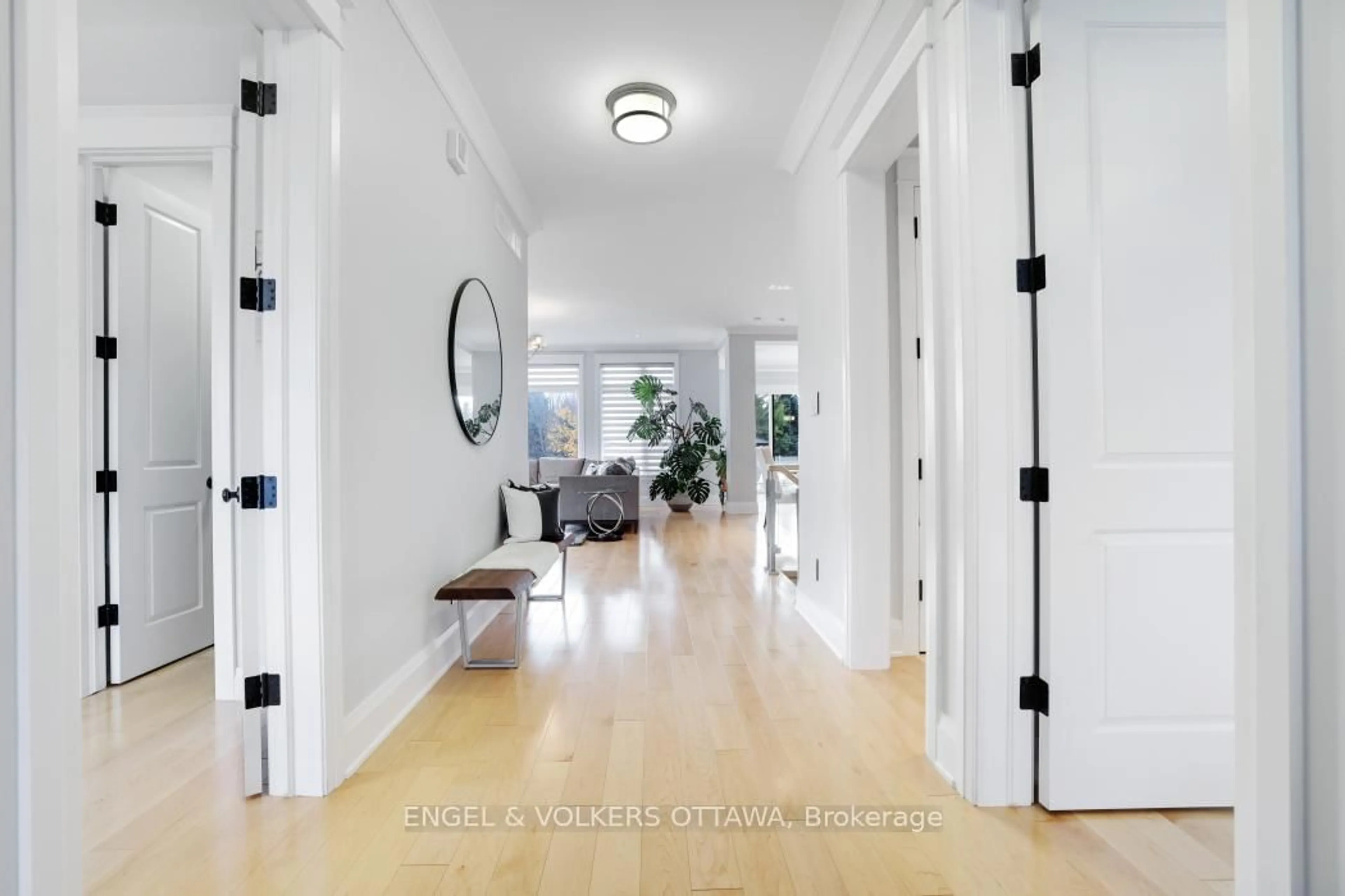 Indoor foyer for 1296 Bankfield Rd, Ottawa Ontario K4M 1C4