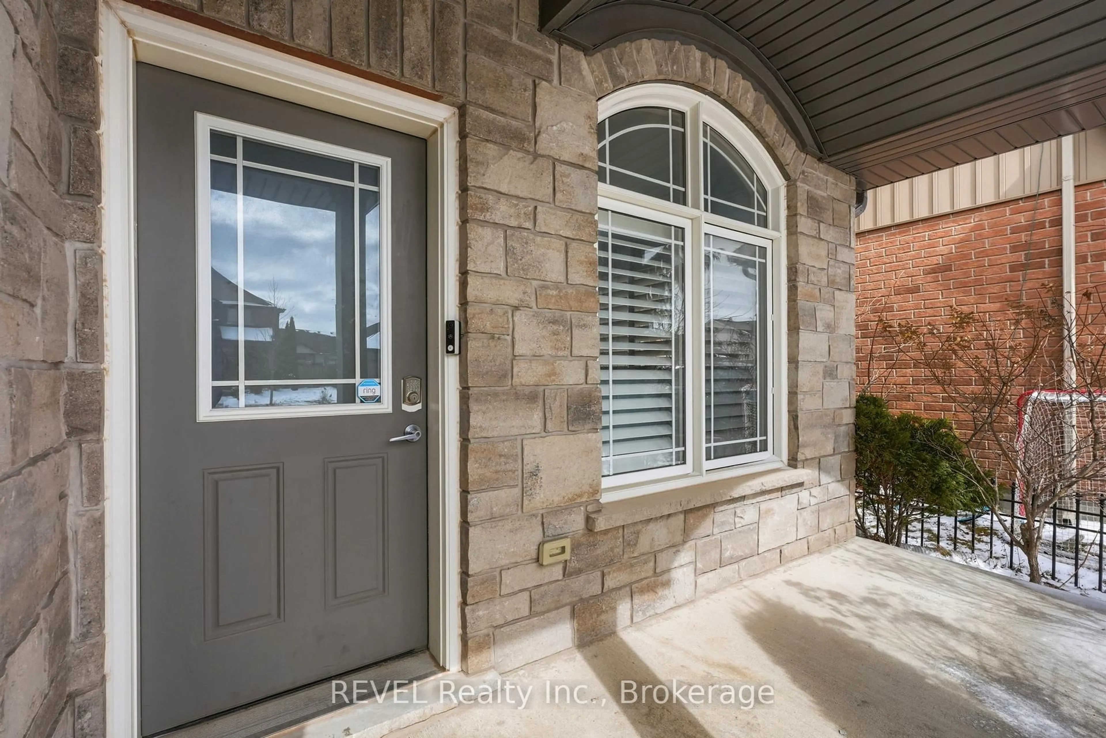 Indoor entryway for 8553 JENNIFER Cres, Niagara Falls Ontario L2H 0J3