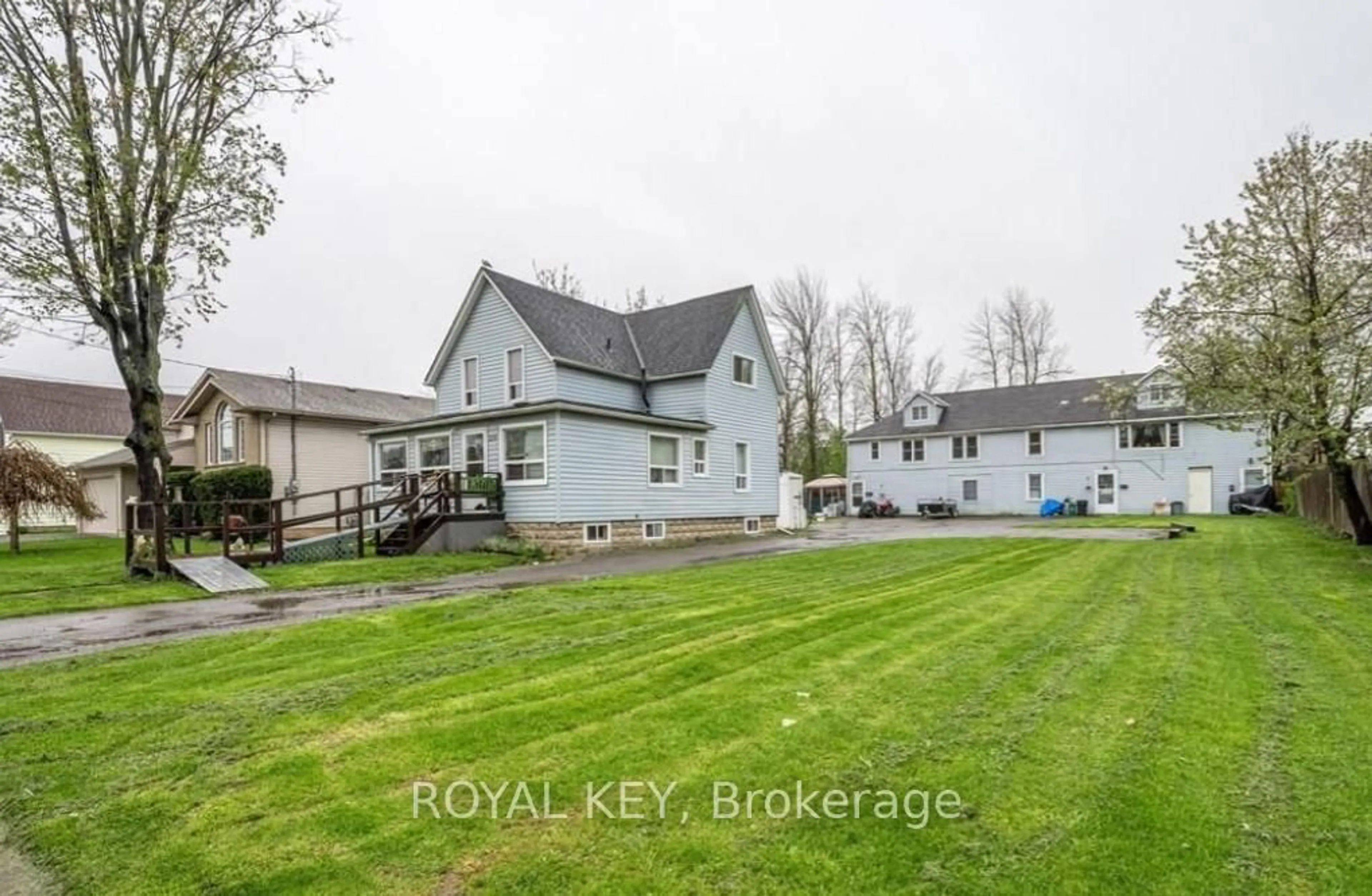A pic from outside/outdoor area/front of a property/back of a property/a pic from drone, water/lake/river/ocean view for 258 Henrietta St, Fort Erie Ontario L2A 2K7