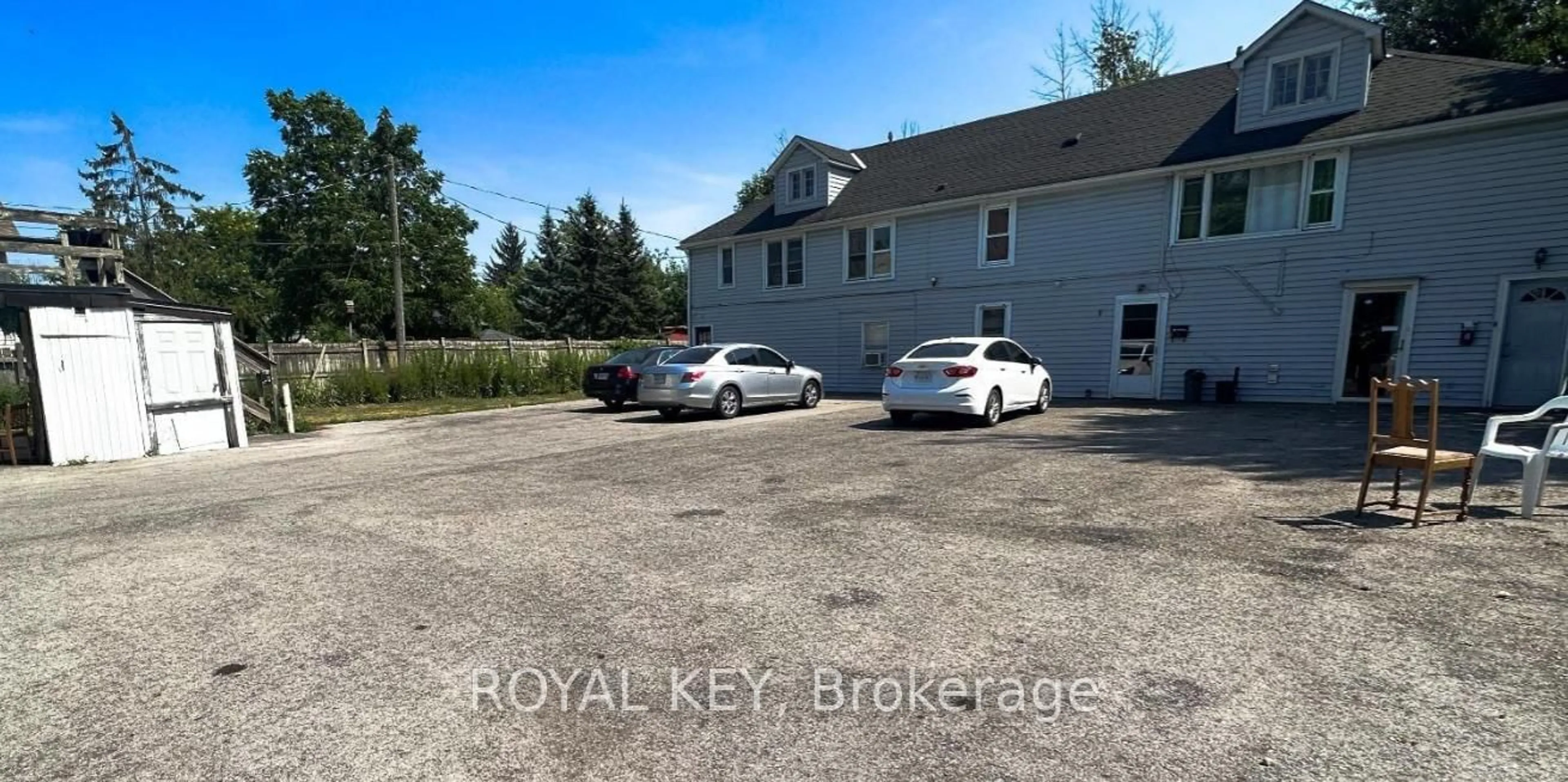 A pic from outside/outdoor area/front of a property/back of a property/a pic from drone, unknown for 258 Henrietta St, Fort Erie Ontario L2A 2K7