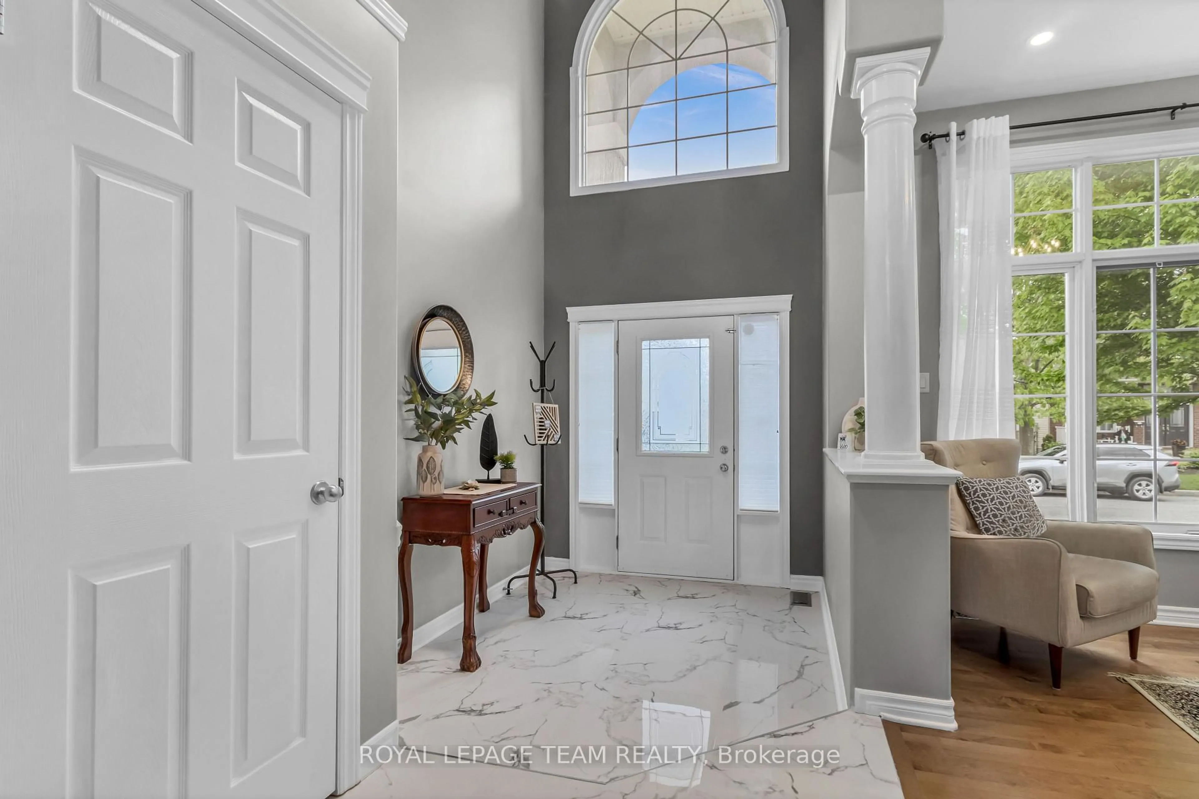 Indoor entryway for 3728 Mountain Meadows Cres, Gloucester Ontario K1V 1V7