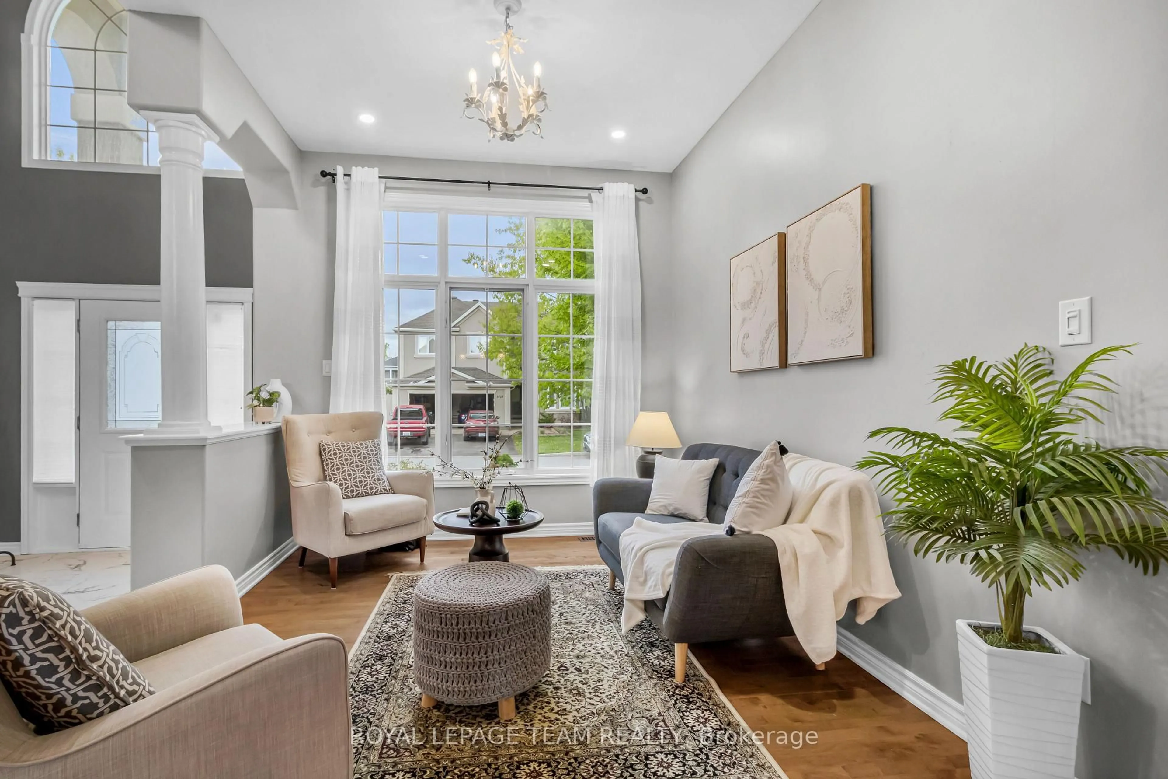 Living room with furniture, unknown for 3728 Mountain Meadows Cres, Gloucester Ontario K1V 1V7