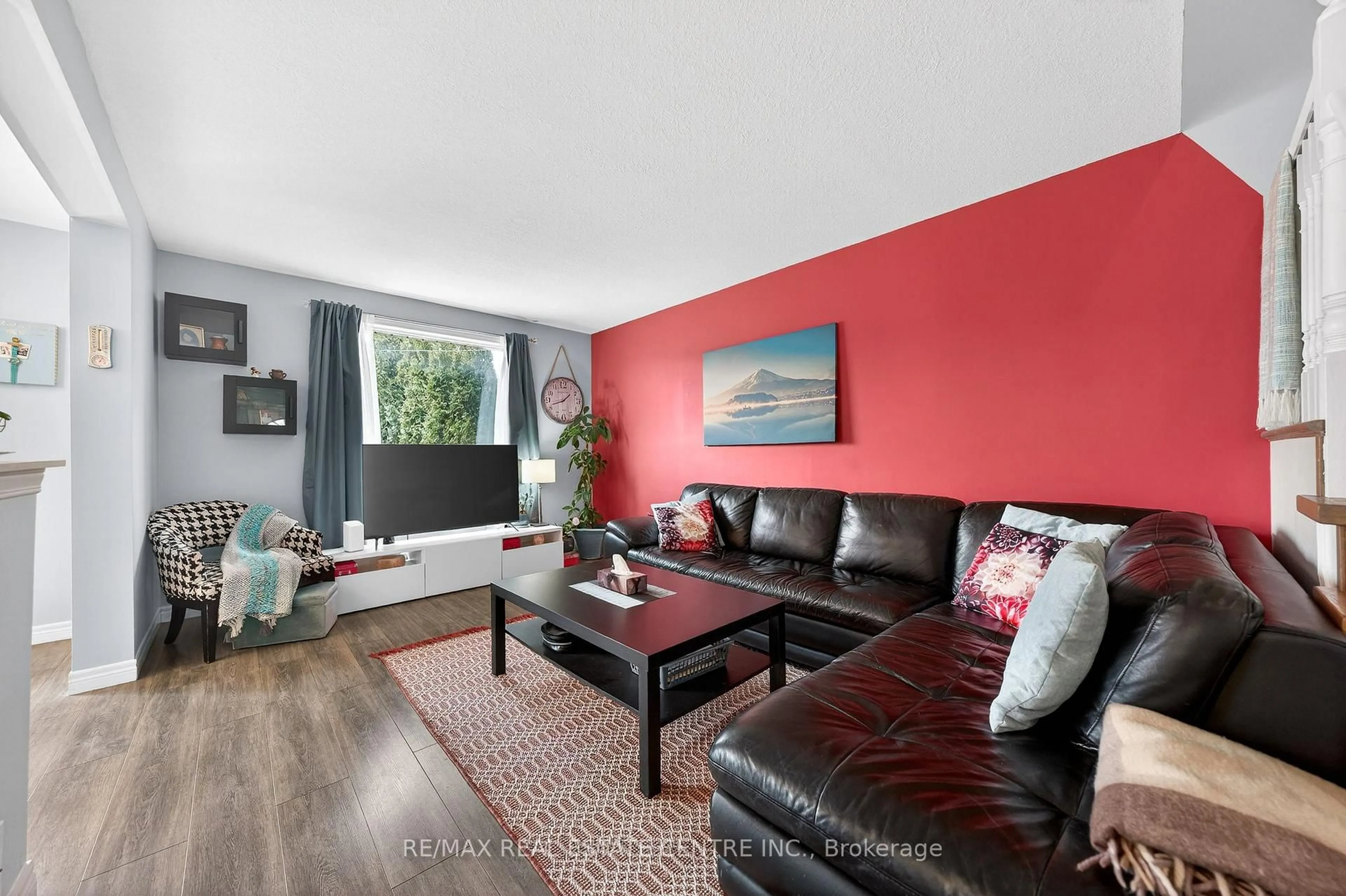 Living room with furniture, wood/laminate floor for 114 Stiefelmeyer Cres, Wilmot Ontario N3A 4K6