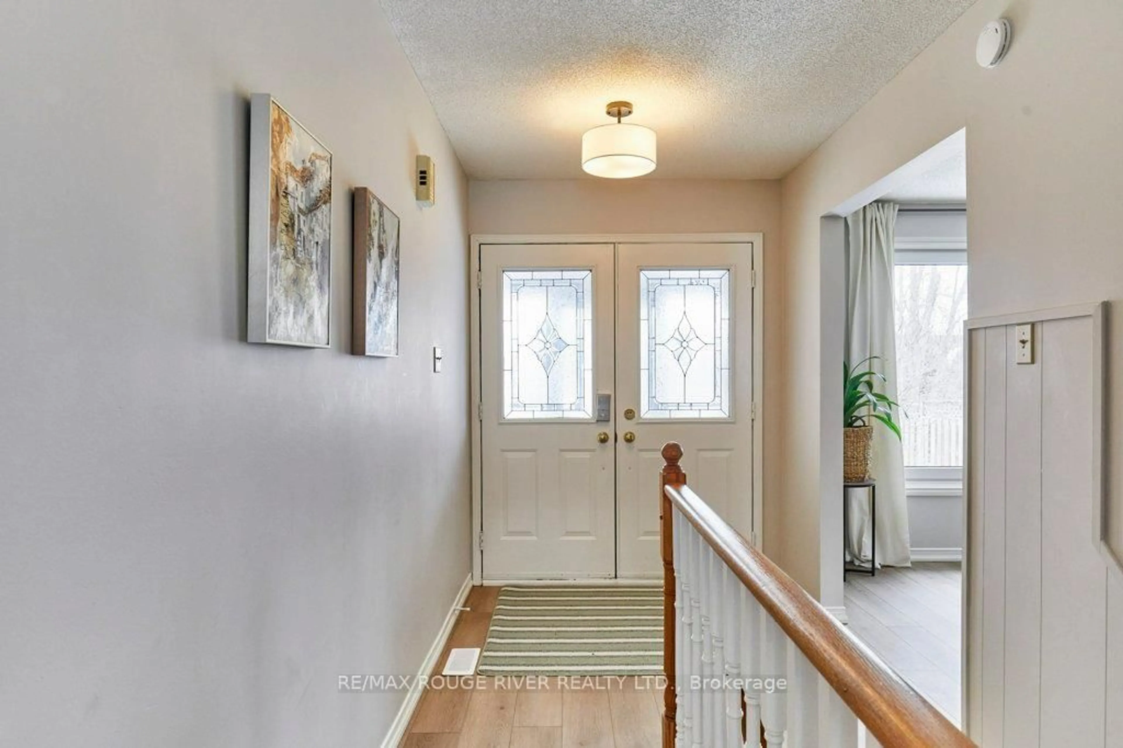 Indoor entryway for 34 Cedar Crt, Kawartha Lakes Ontario K9V 6A9
