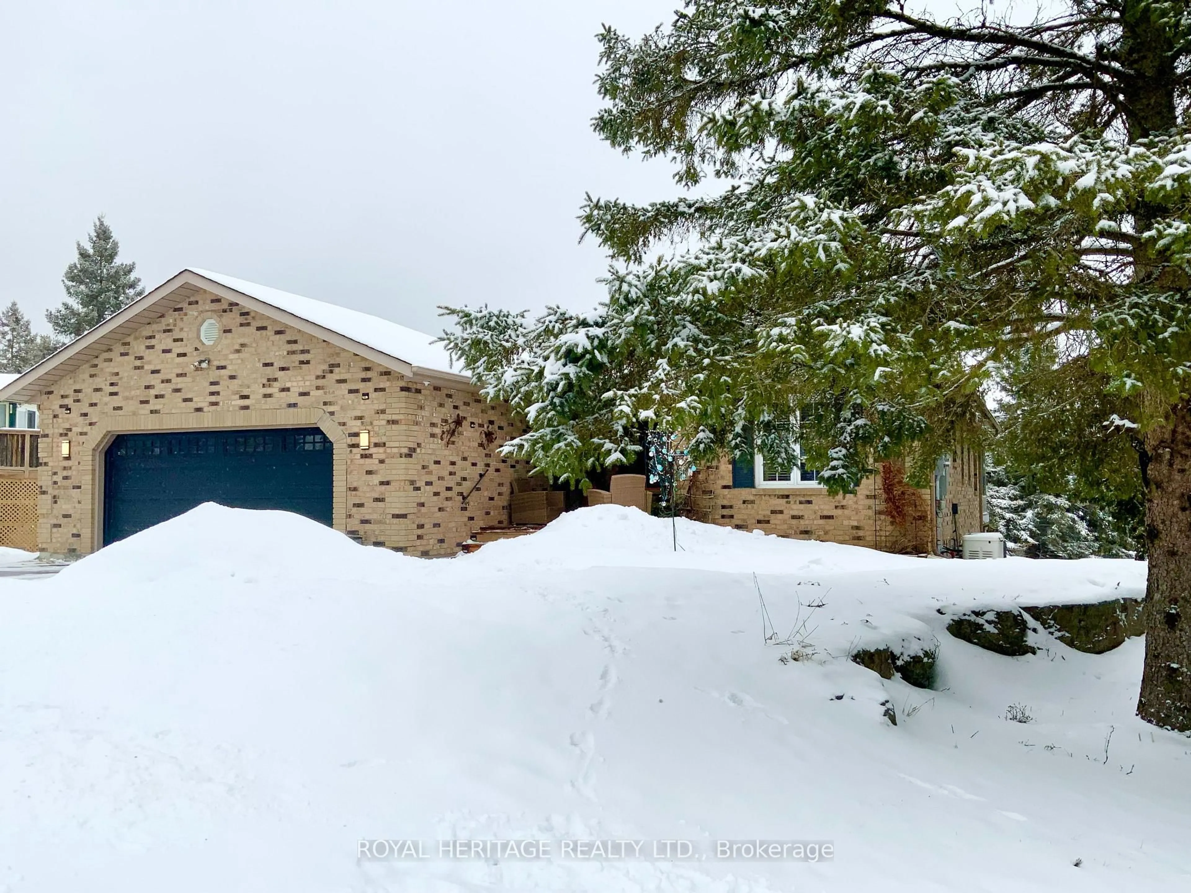 A pic from outside/outdoor area/front of a property/back of a property/a pic from drone, street for 205 (845) Pirates Glen Dr, Trent Lakes Ontario K0M 1A0