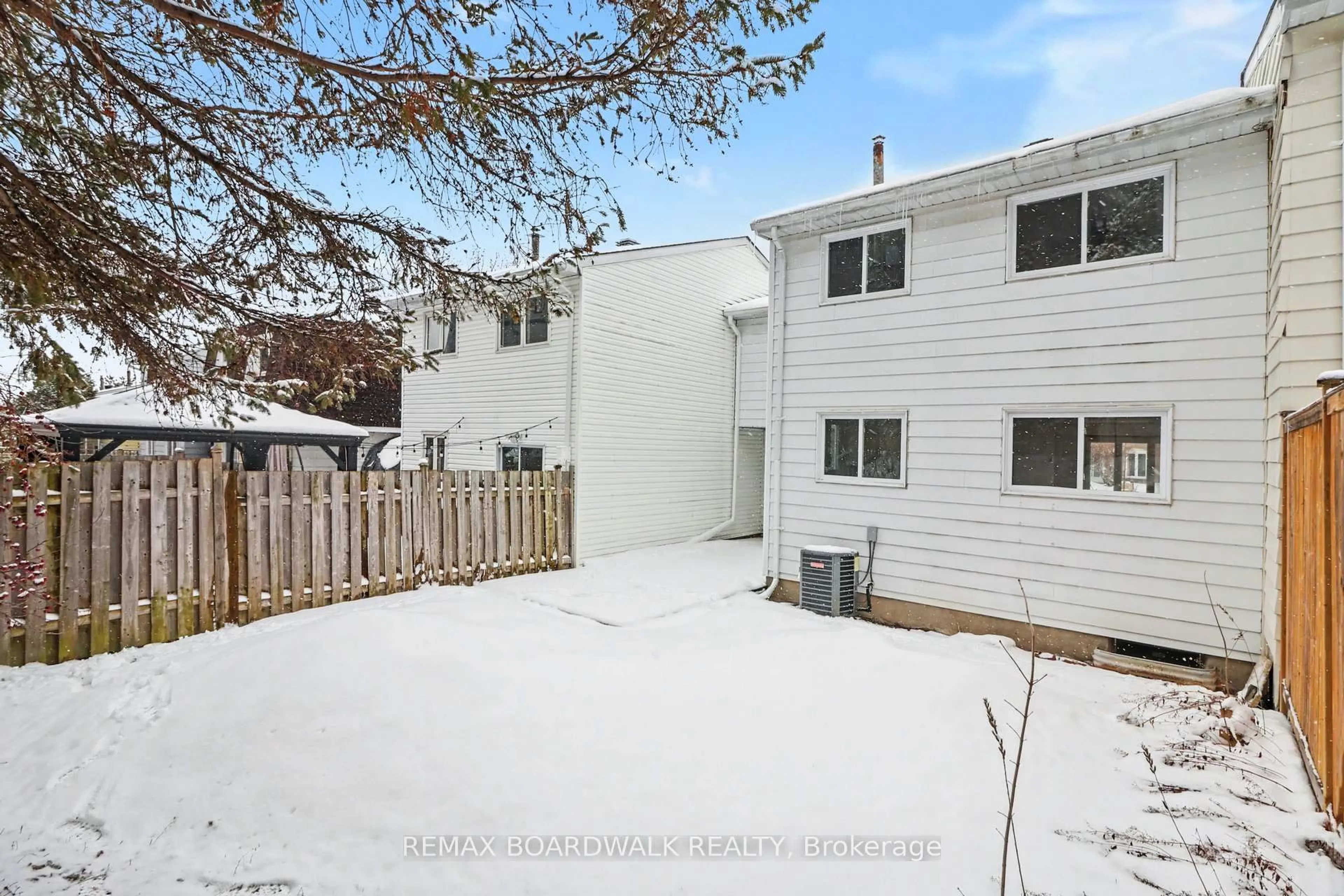 Patio, street for 2508 Autumn Hill Cres, Ottawa Ontario K1B 4M7