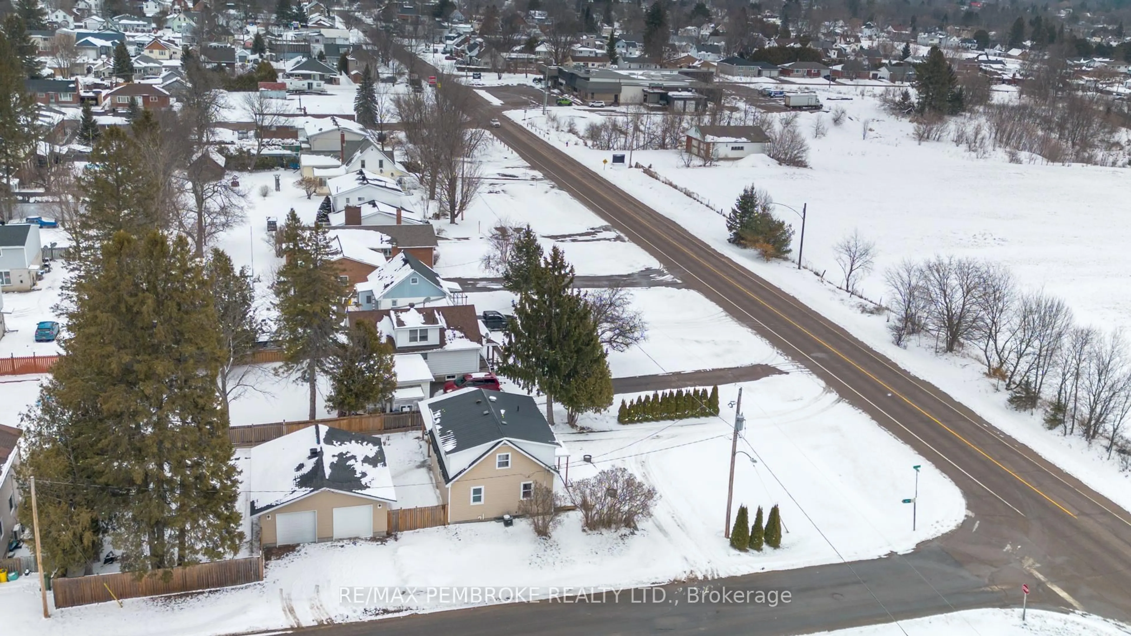 A pic from outside/outdoor area/front of a property/back of a property/a pic from drone, street for 660 Bruham Ave, Laurentian Valley Ontario K8A 5A1