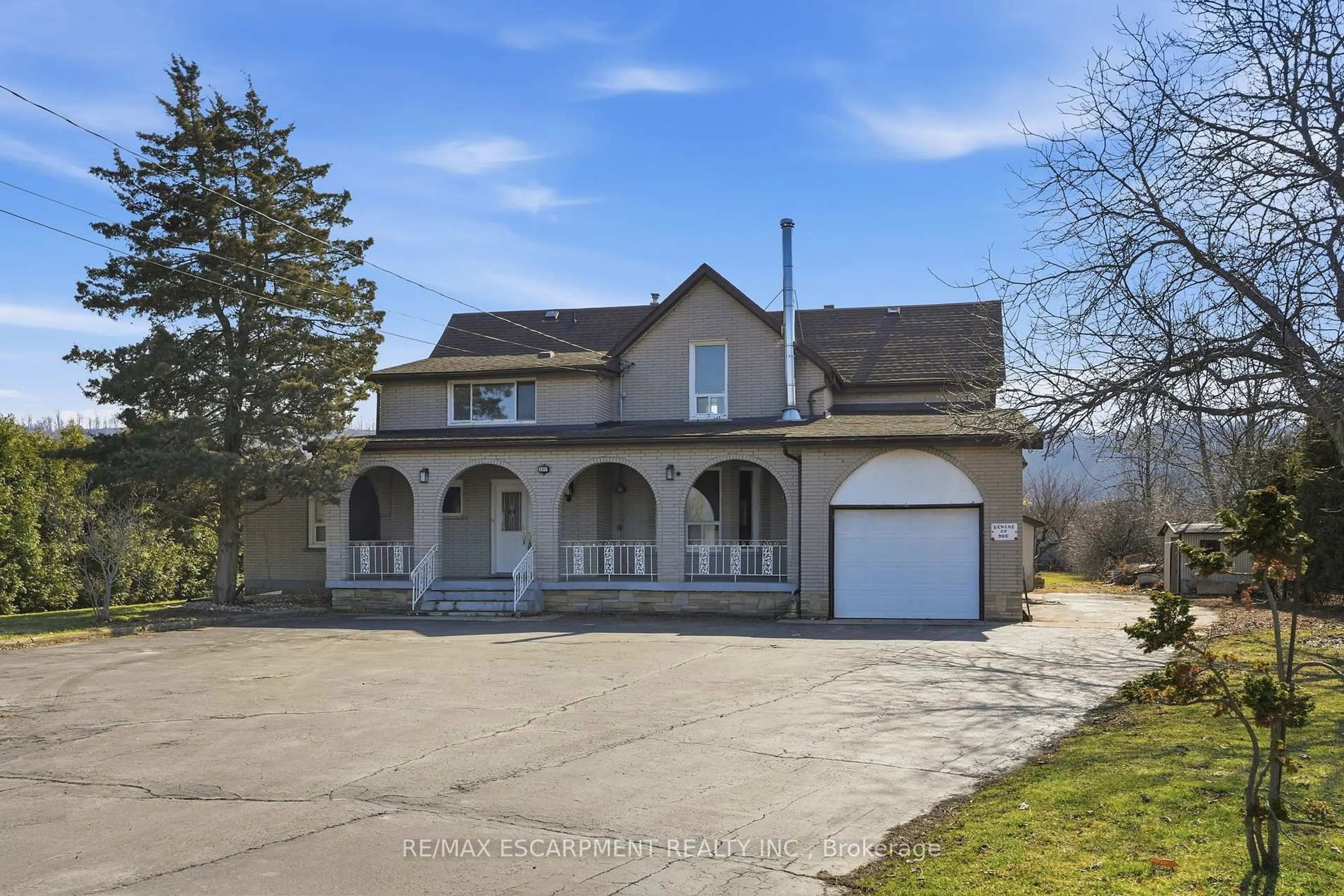 A pic from outside/outdoor area/front of a property/back of a property/a pic from drone, street for 864 Highway 8, Hamilton Ontario L8E 5J3