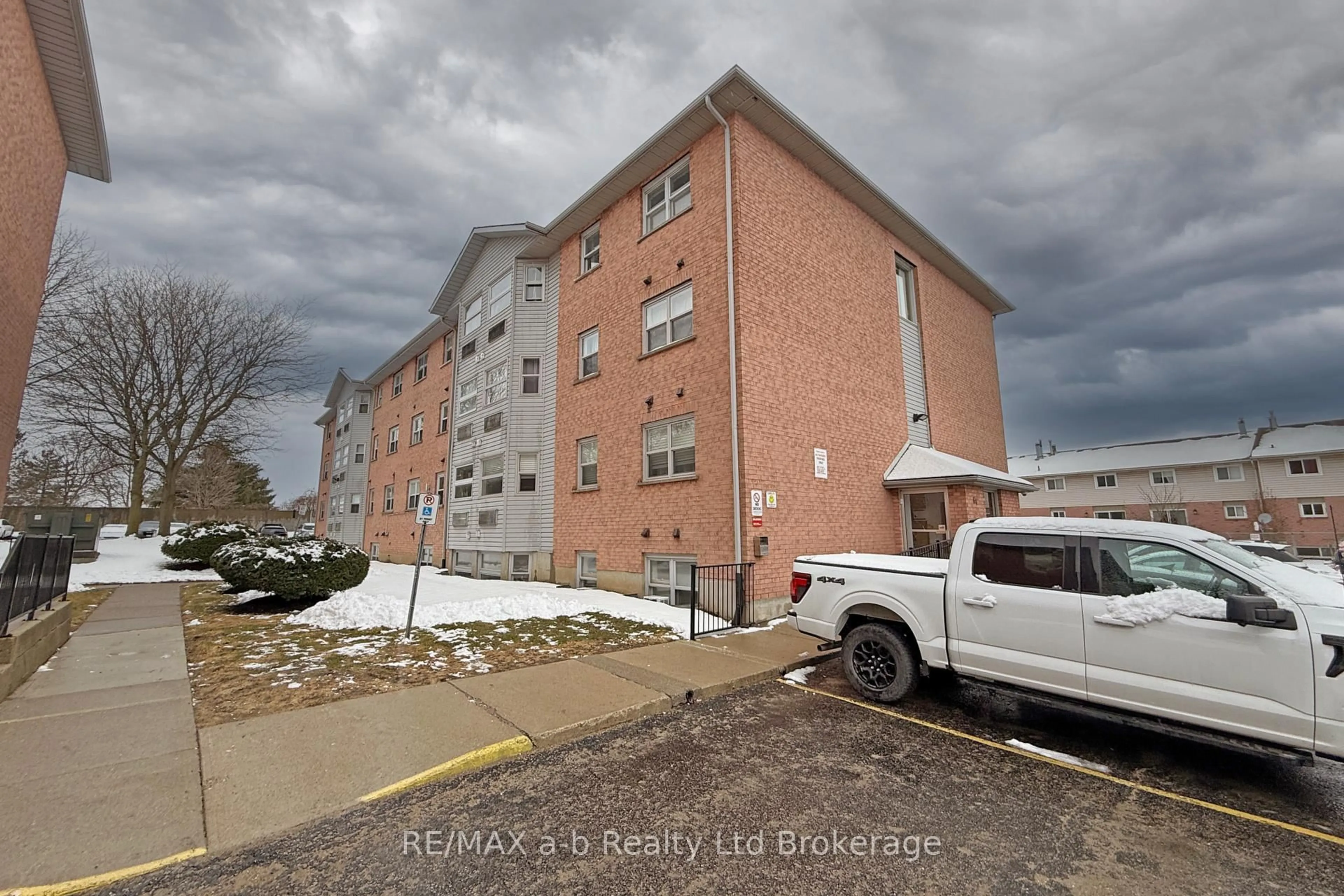 Unknown for 64 Hiawatha Rd #36, Woodstock Ontario N4T 1P4