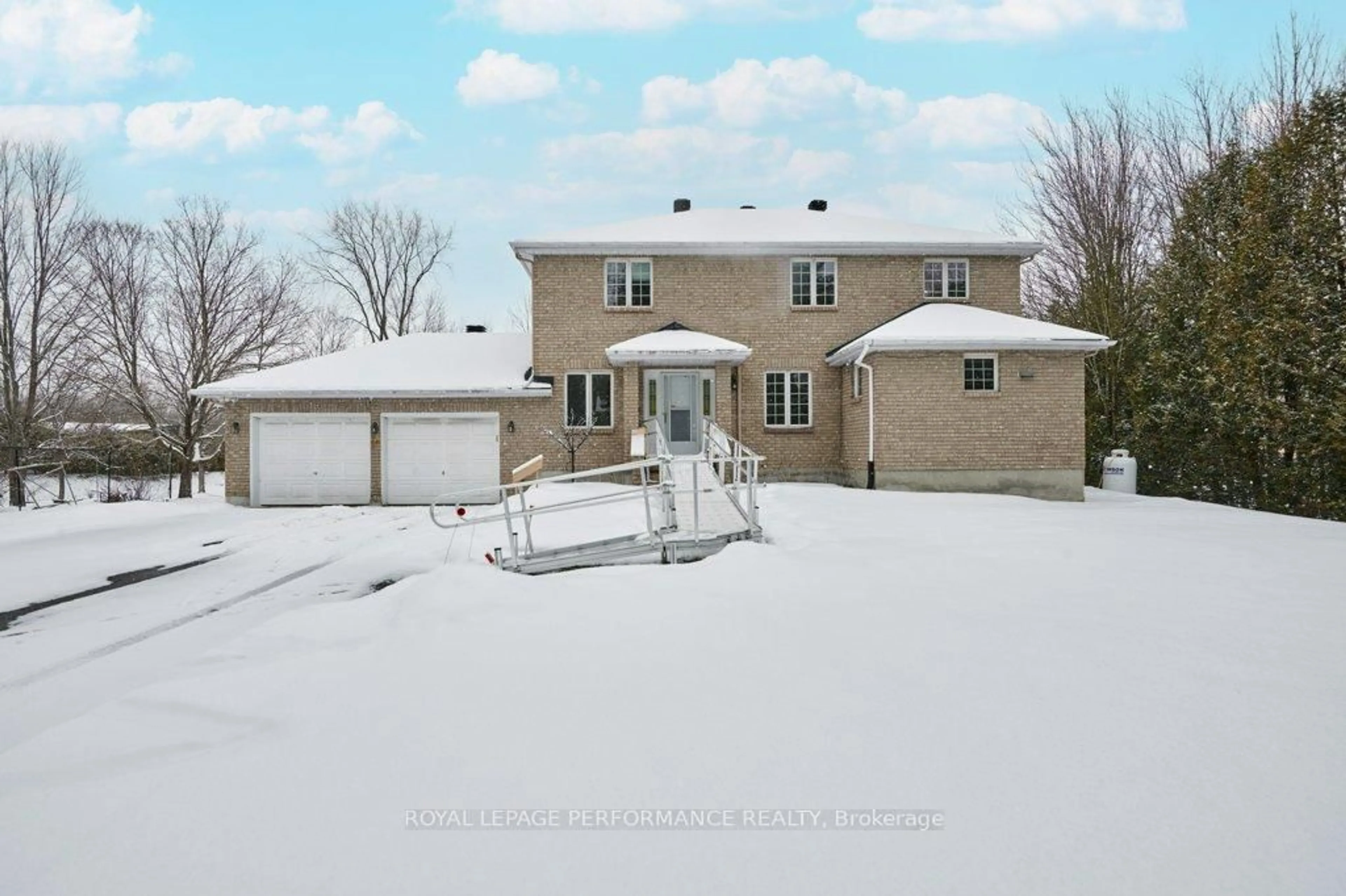 A pic from outside/outdoor area/front of a property/back of a property/a pic from drone, street for 4540 Piperville Rd, Carlsbad Springs Ontario K0A 1K0