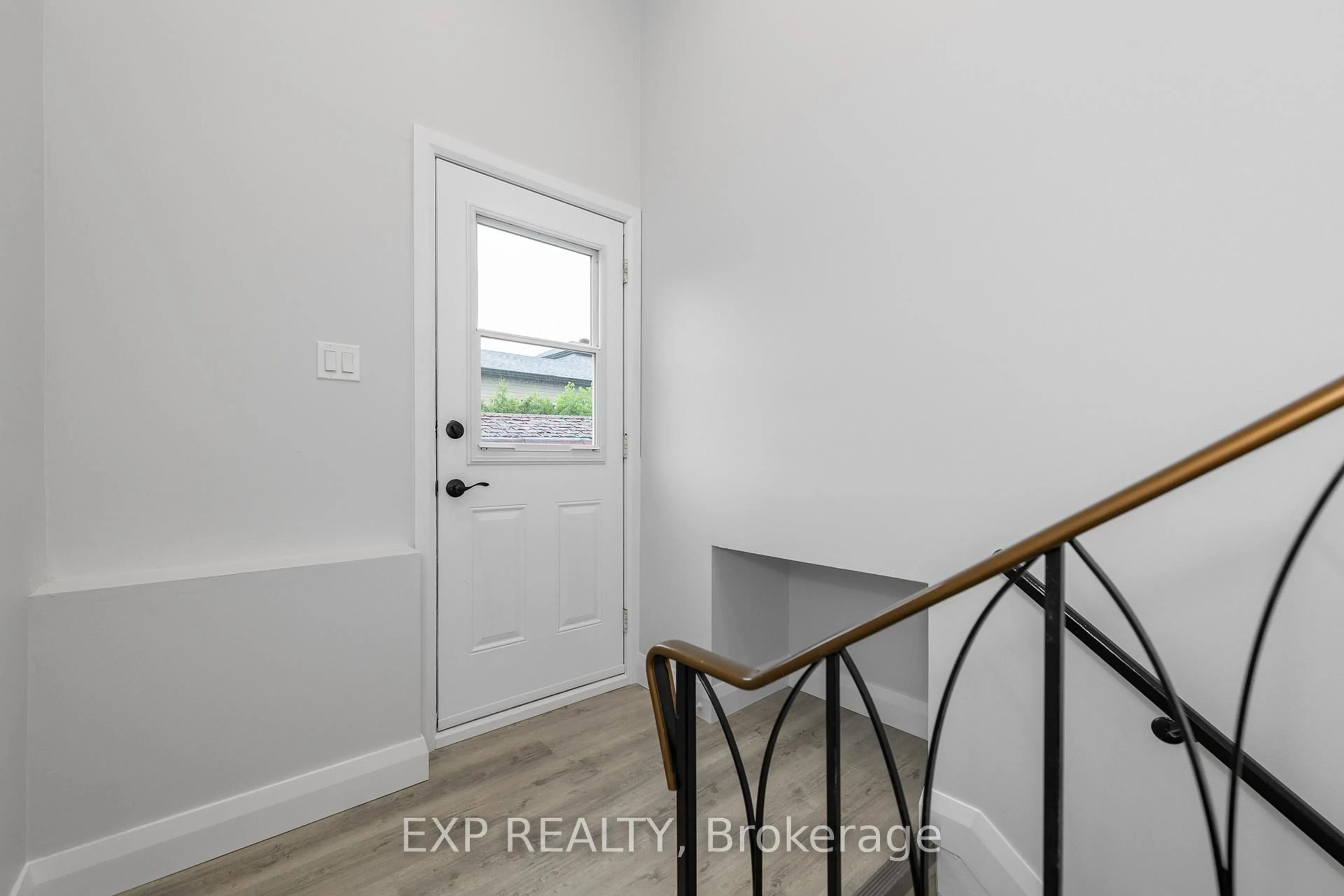 Indoor entryway for 869 Caron St, Clarence-Rockland Ontario K4K 1H1