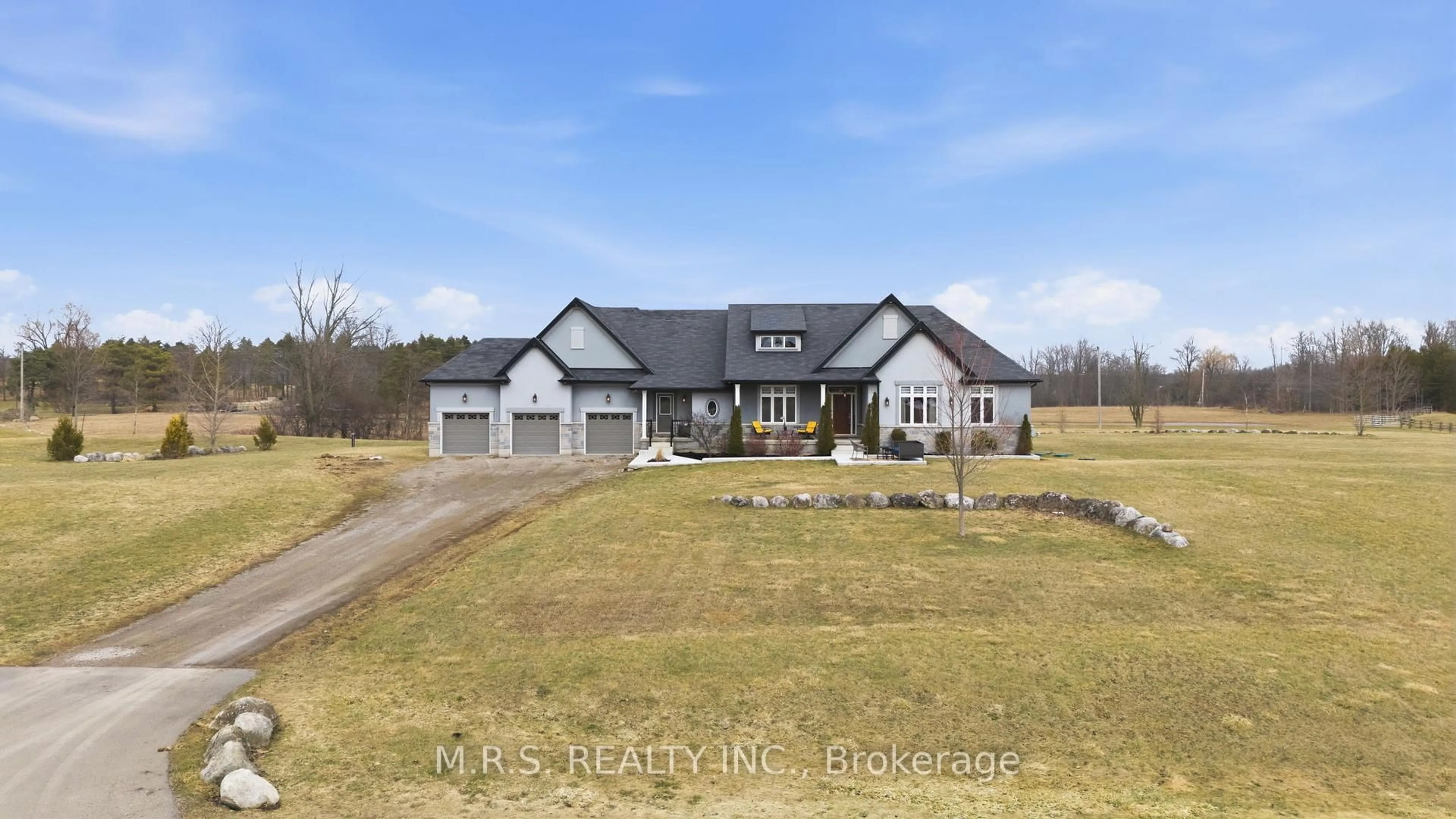 A pic from outside/outdoor area/front of a property/back of a property/a pic from drone, unknown for 20 Chesswood Tr, Hamilton Ontario L8N 2Z7