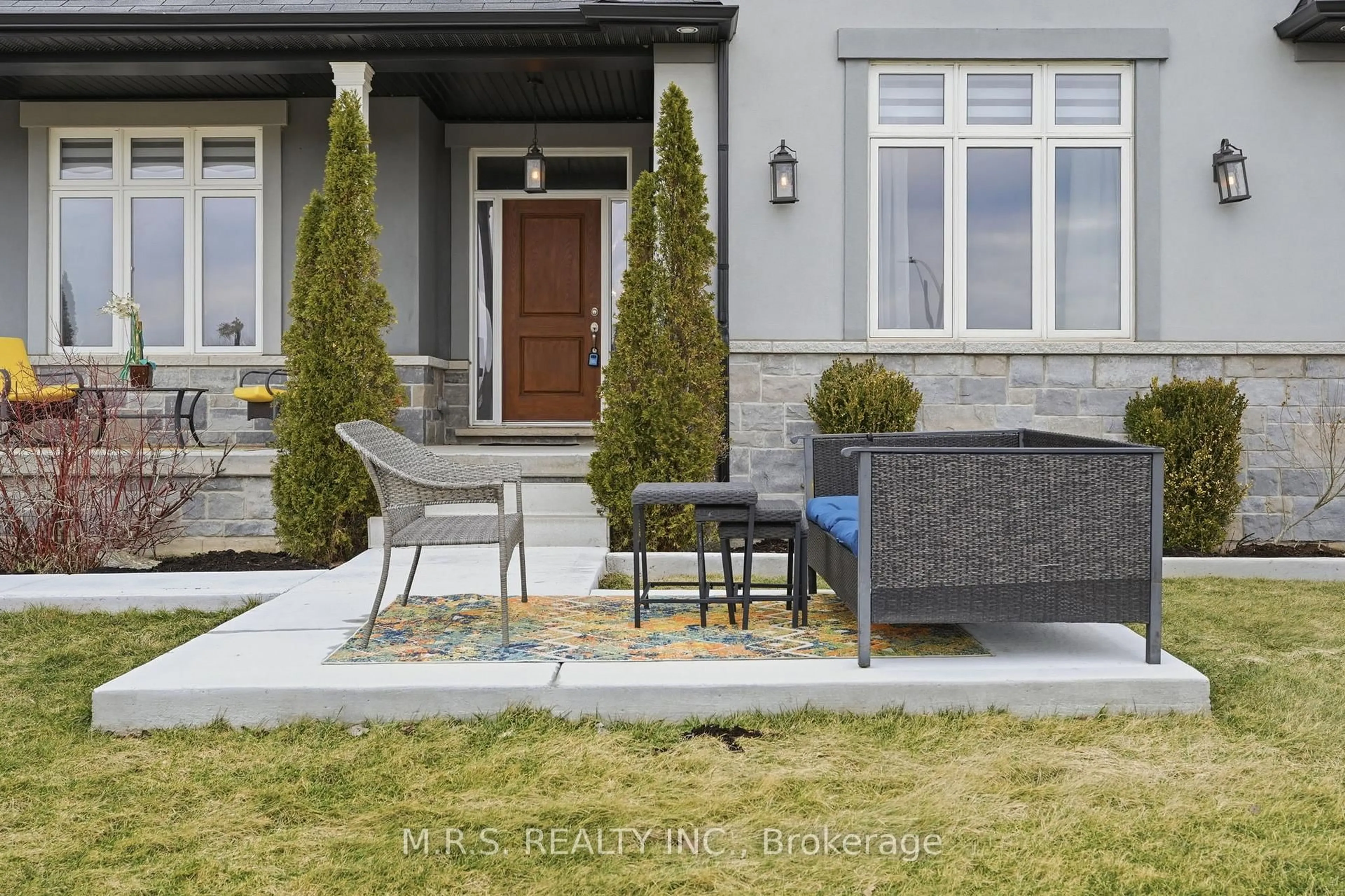 Patio, street for 20 Chesswood Tr, Hamilton Ontario L8N 2Z7