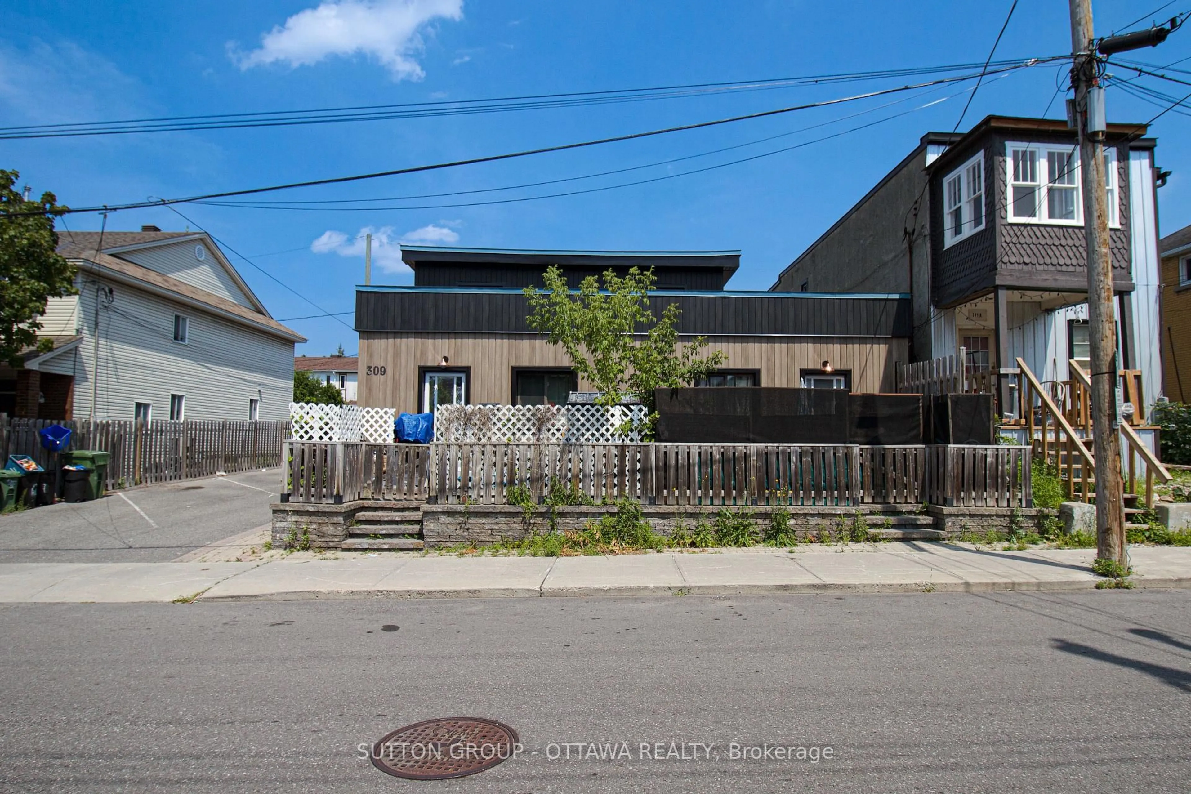 A pic from outside/outdoor area/front of a property/back of a property/a pic from drone, street for 309 Cyr Ave, Ottawa Ontario K1L 7N6