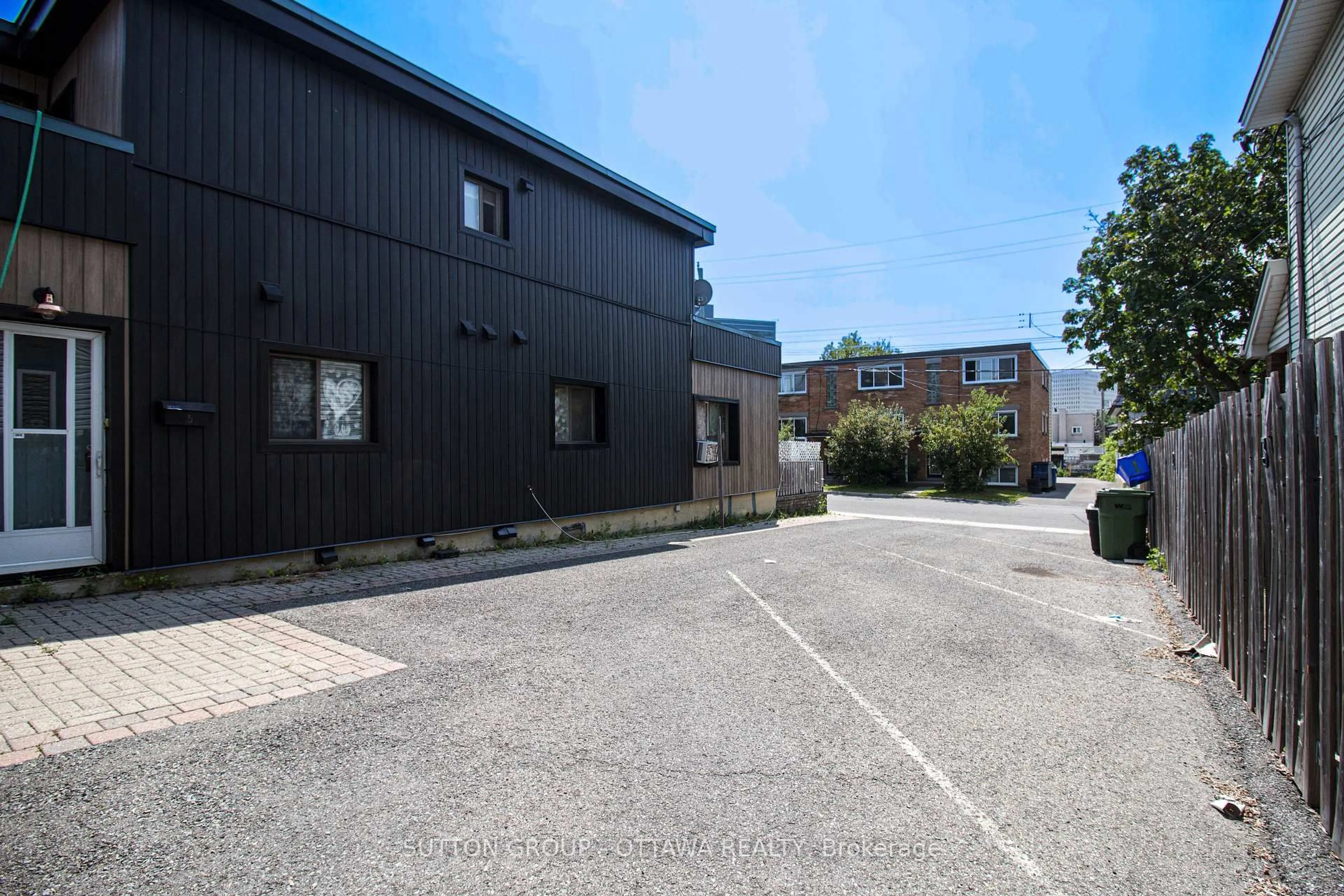 Patio, building for 309 Cyr Ave, Ottawa Ontario K1L 7N6