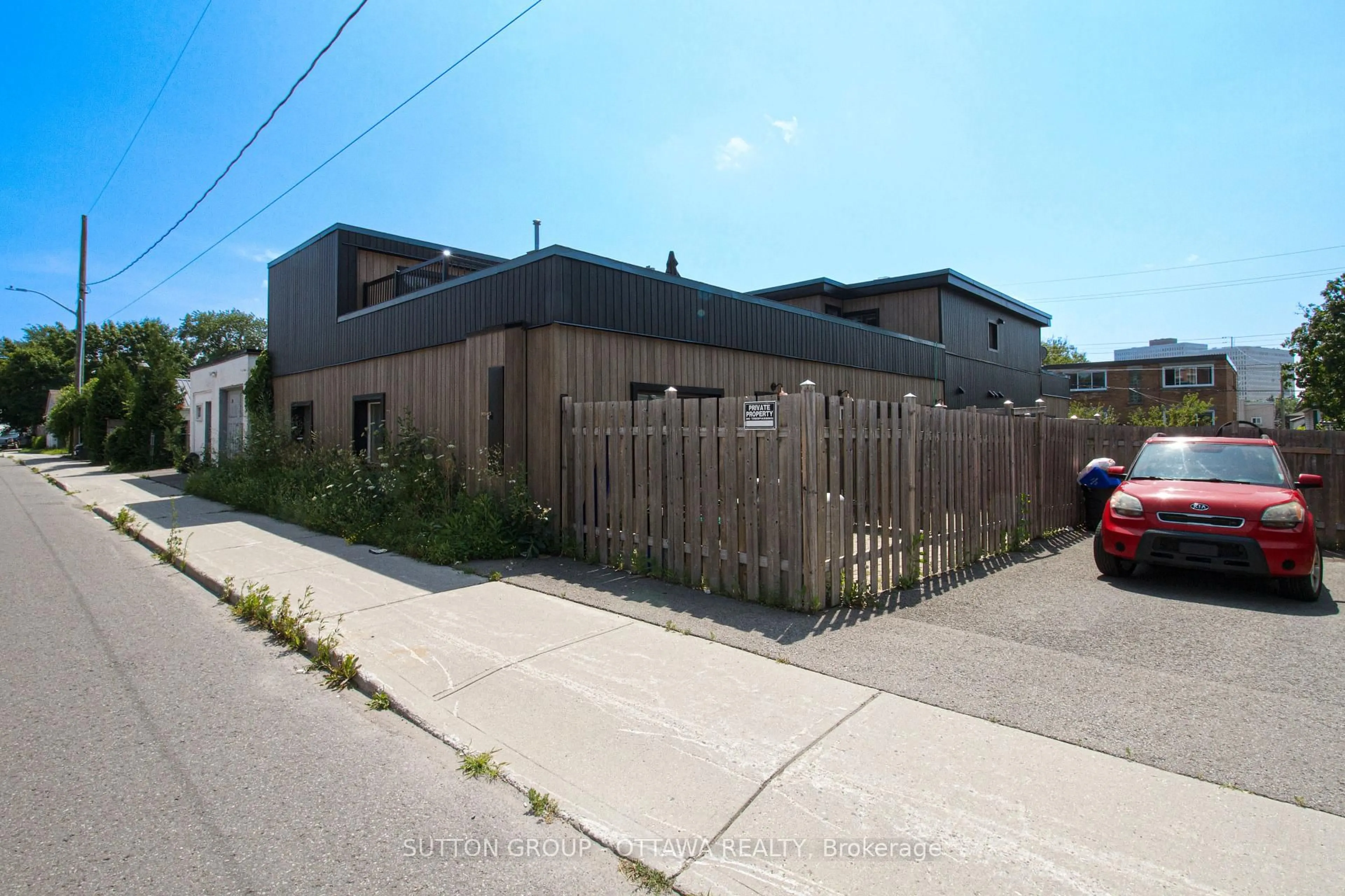 Unknown for 309 Cyr Ave, Ottawa Ontario K1L 7N6