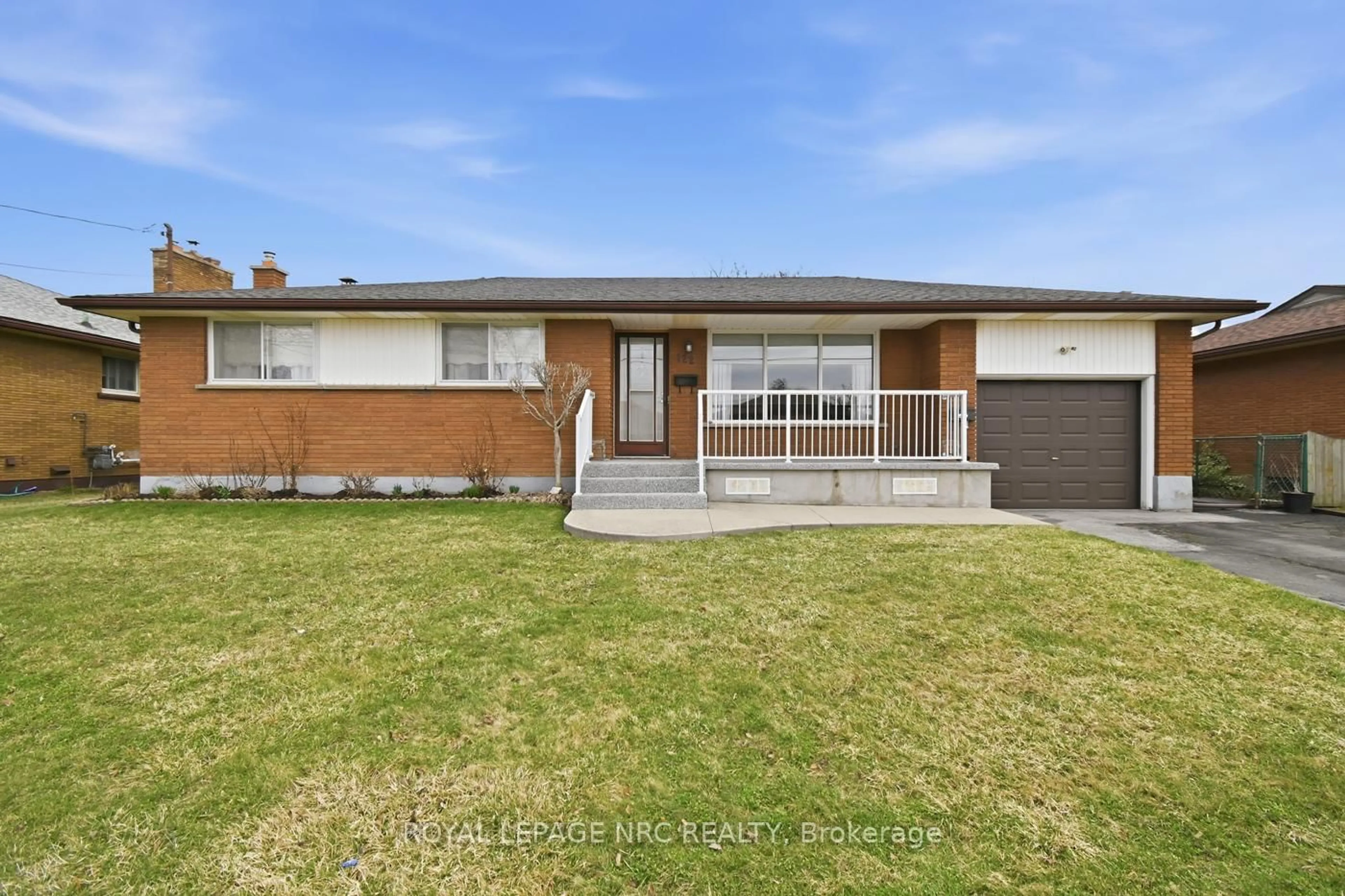 Home with brick exterior material, street for 122 Wellington St, Welland Ontario L3B 1B3