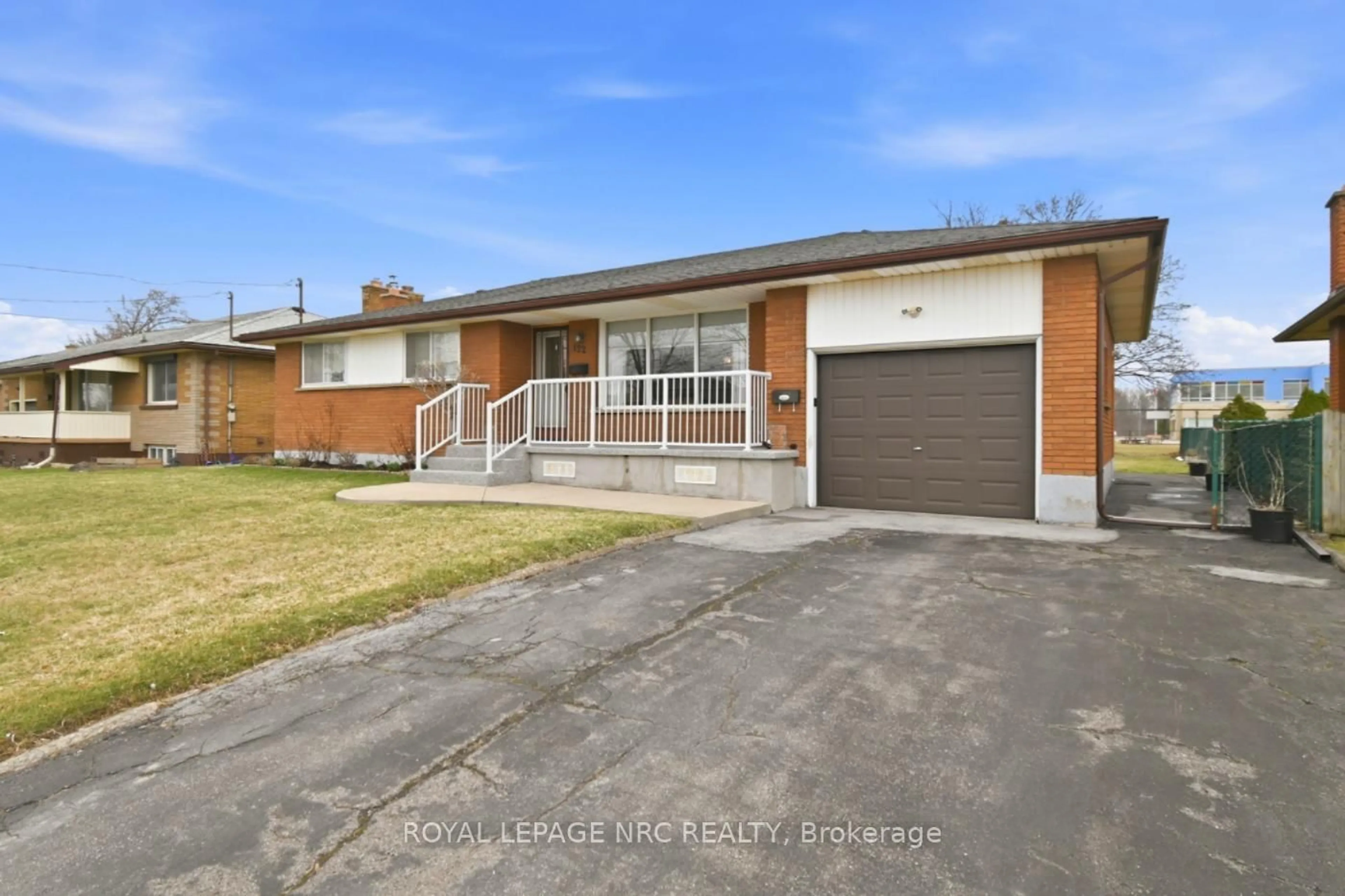 Home with brick exterior material, street for 122 Wellington St, Welland Ontario L3B 1B3